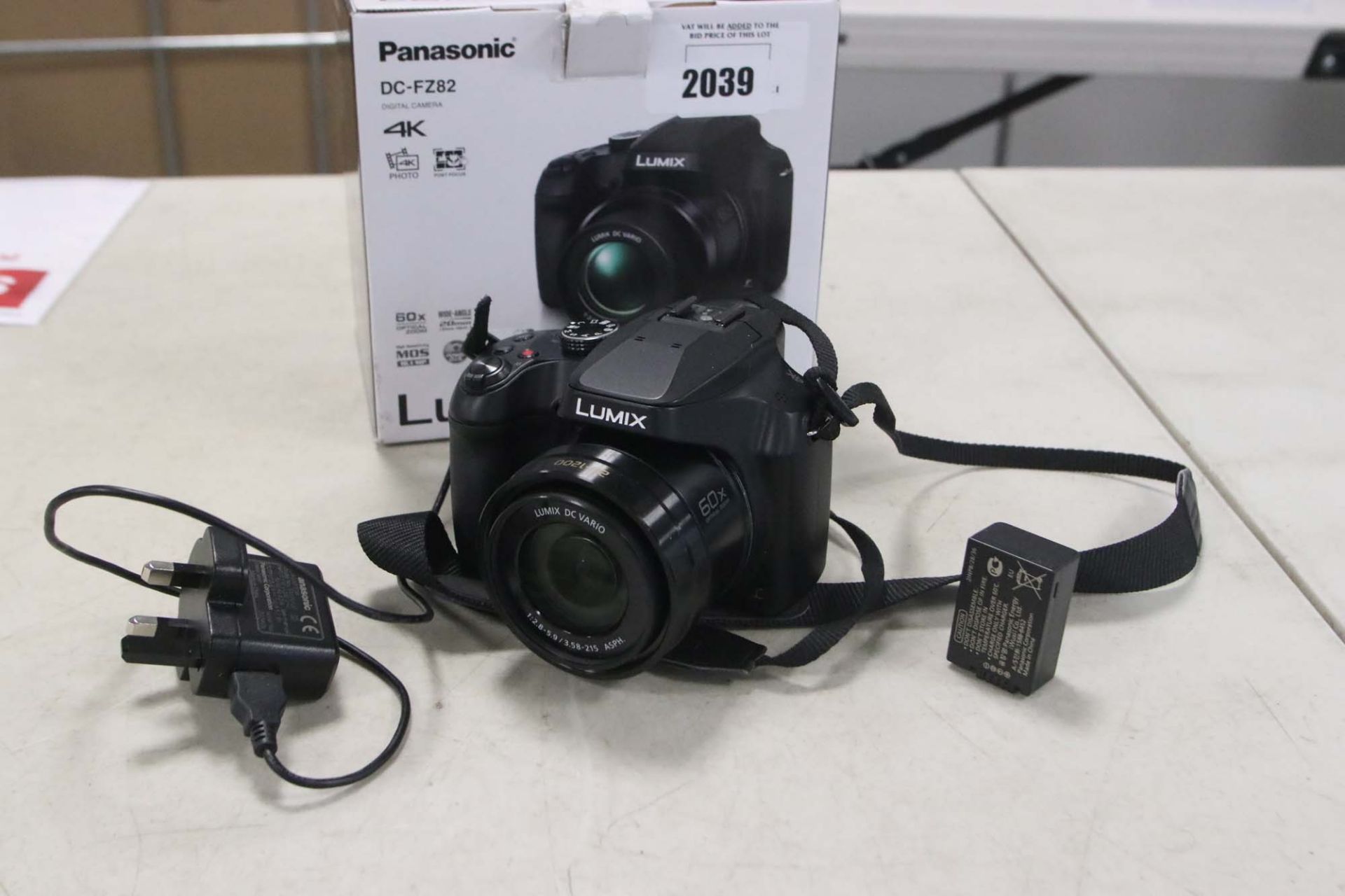 Panasonic DCFZ82 4K bridge camera with box