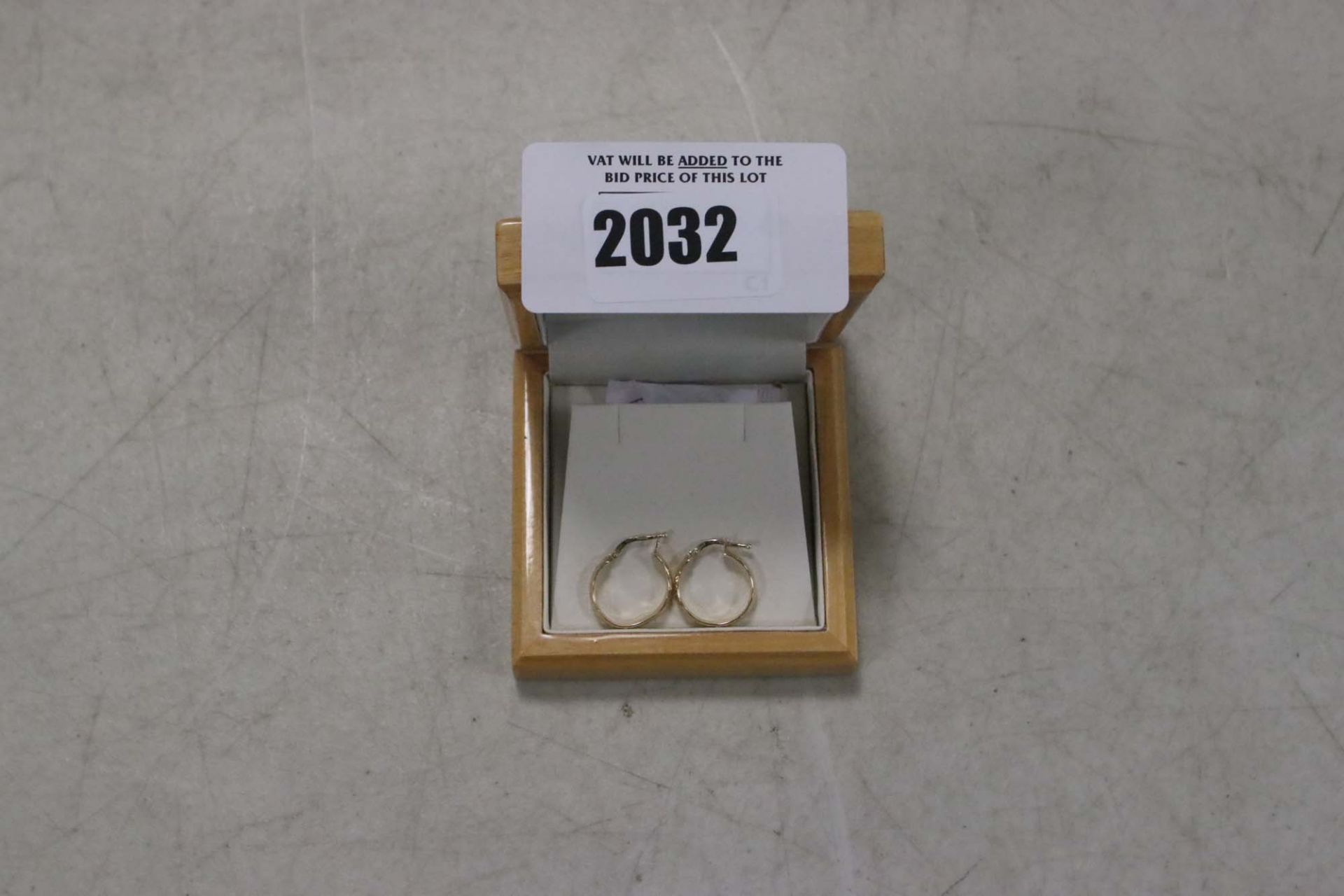Pair of 585 14kt hallmarked hooped earrings with case