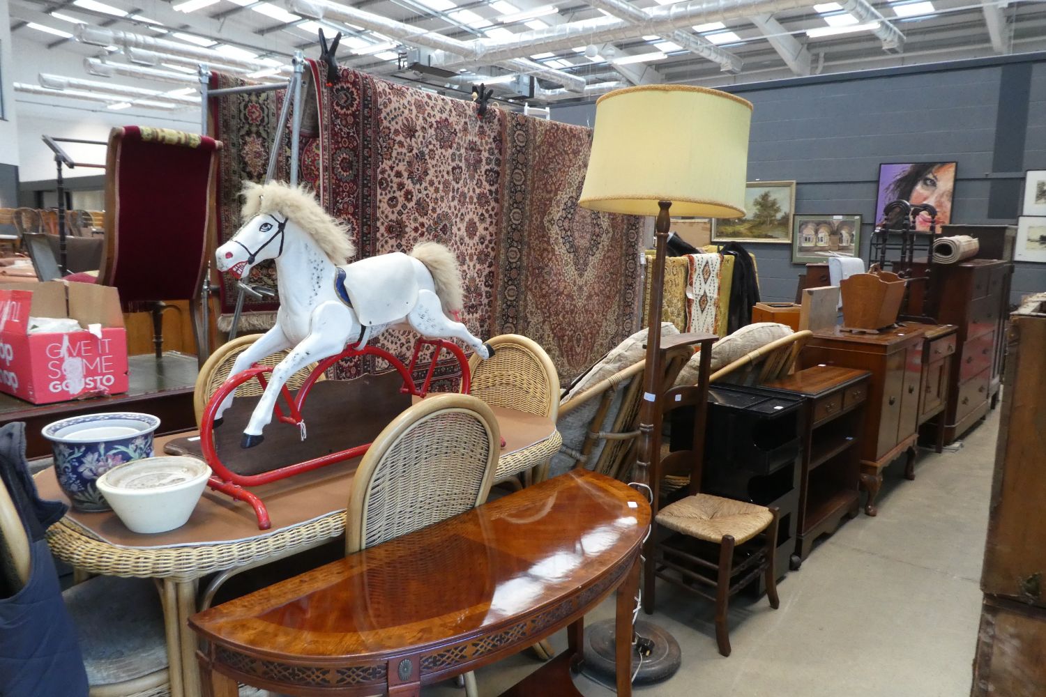 Saleroom 5 Furniture & Effects