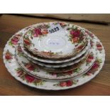 Small quantity of Royal Albert Old Country Rose crockery