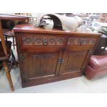 Oak sideboard with 2 doors and 2 drawers