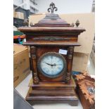Quartz mantle clock