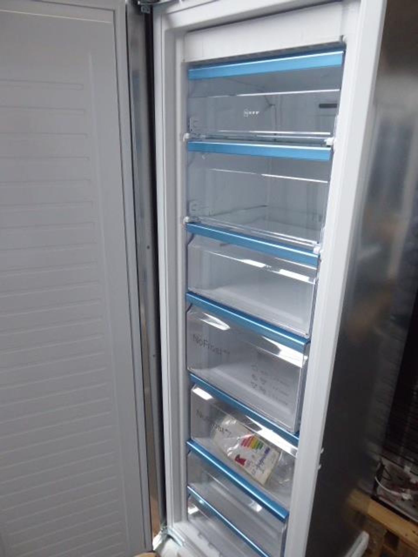 GI7813EF0GB Neff Built-in upright freezer - Image 2 of 2