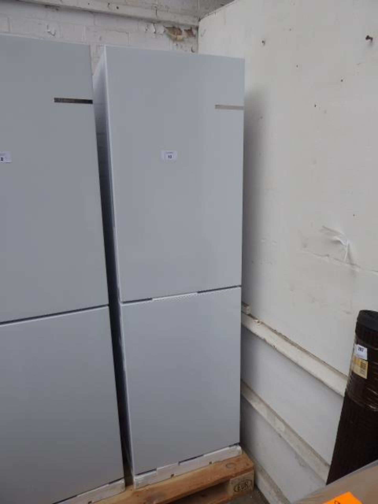 KGN27NWFAGB Bosch Free-standing fridge-freezer