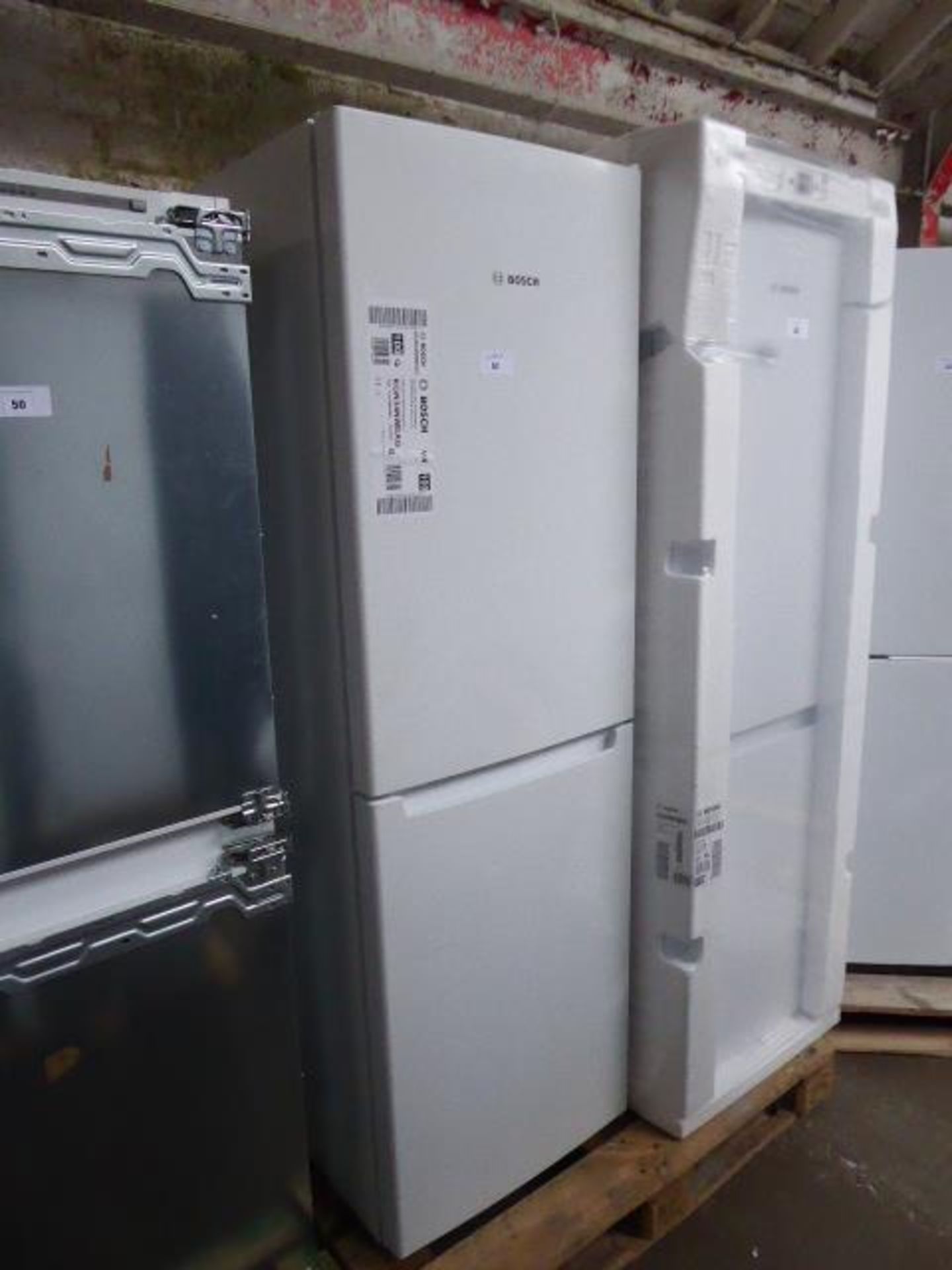 KGN34NWEAGB Bosch Free-standing fridge-freezer