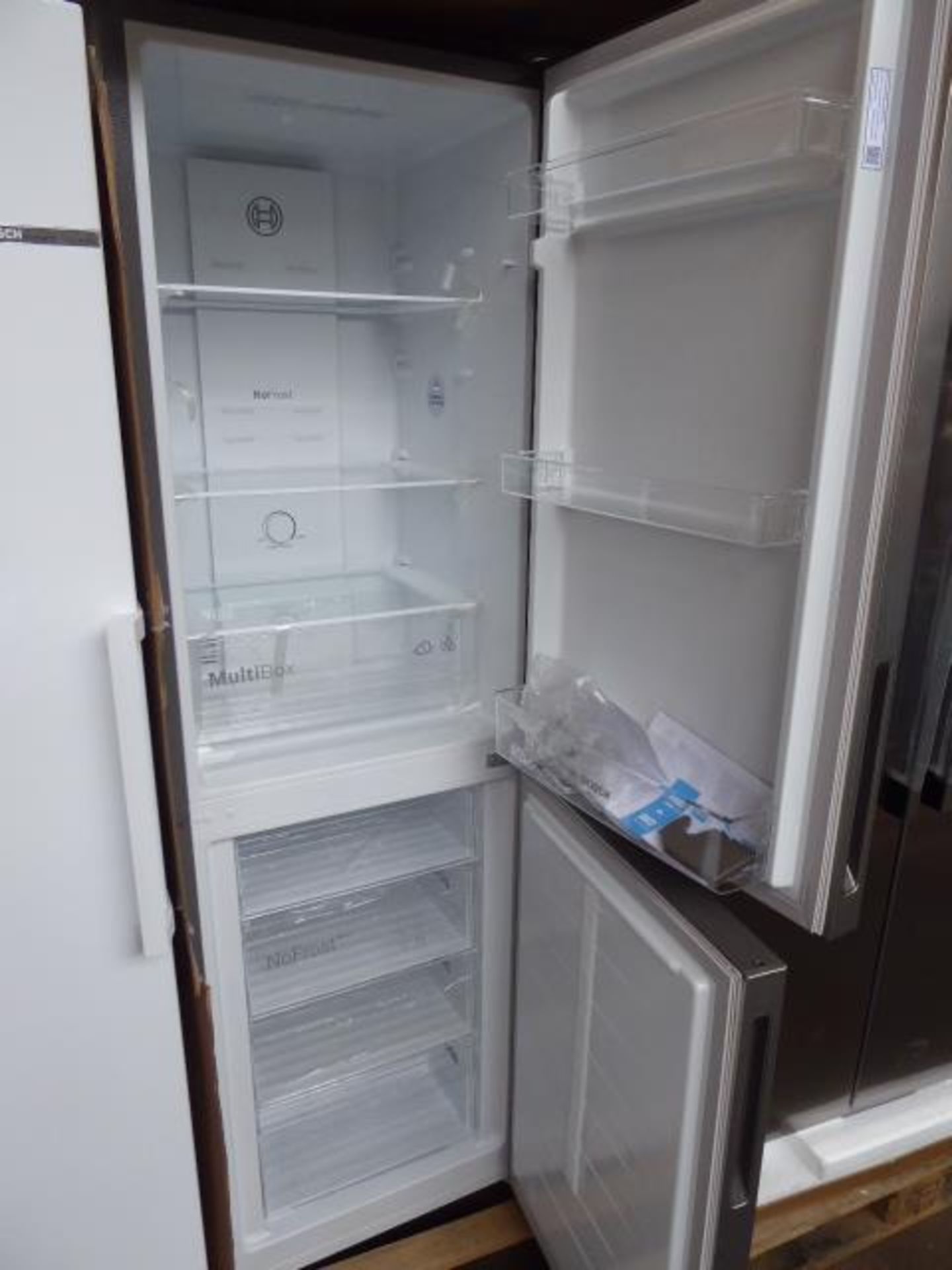 KGN27NLFAGB Bosch Free-standing fridge-freezer - Image 2 of 2