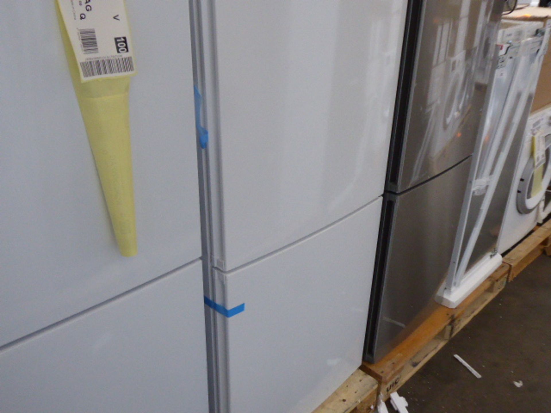KGN49XWEA-B Bosch Free-standing fridge-freezer - Image 2 of 3