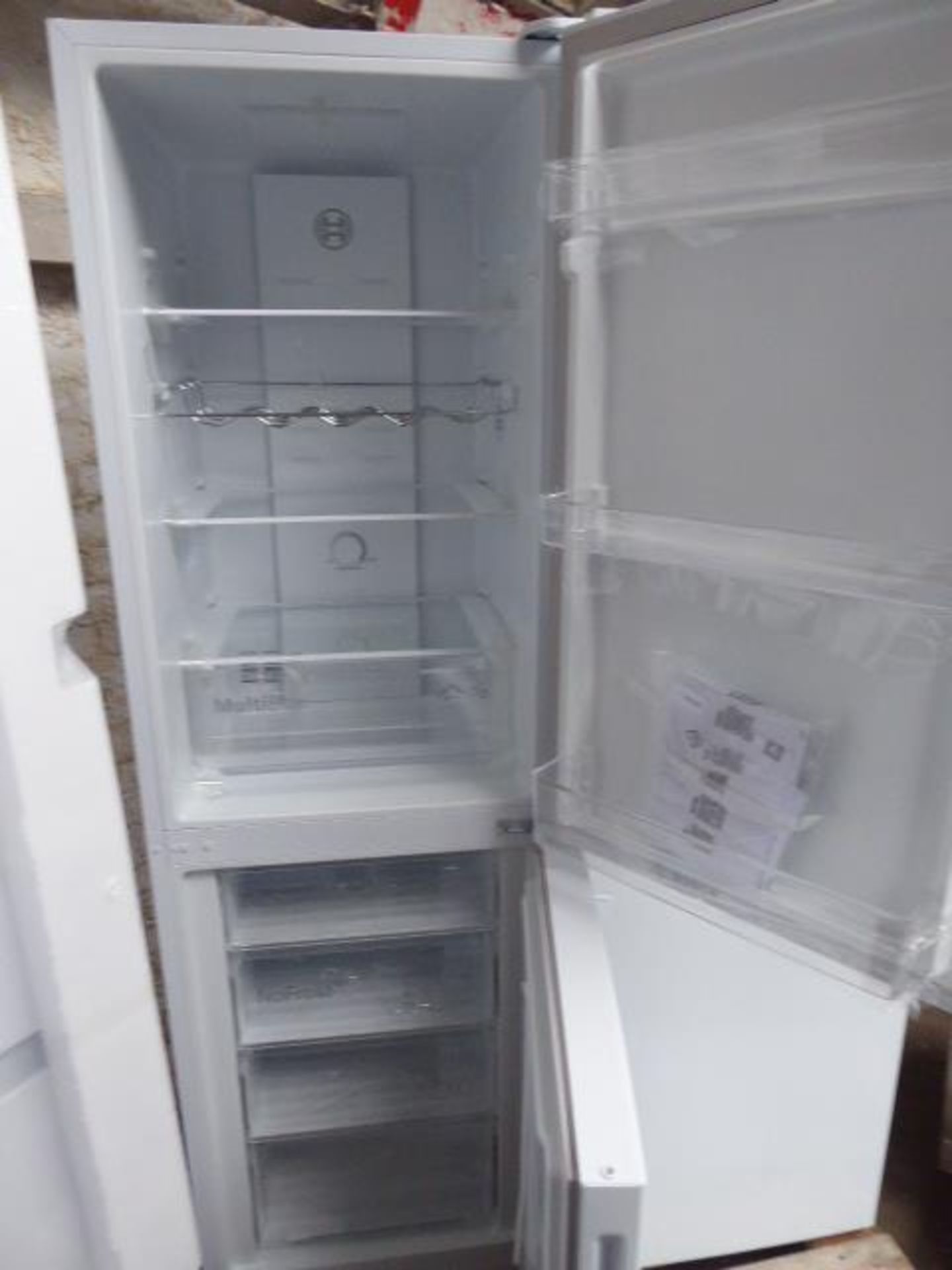 KGN27NWFAGB Bosch Free-standing fridge-freezer - Image 2 of 2