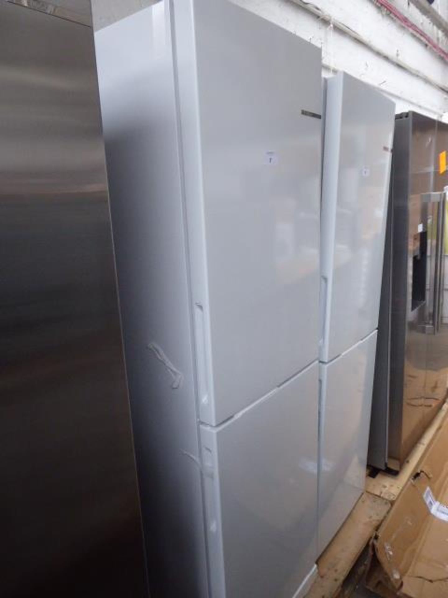 KGN27NWFAGB Bosch Free-standing fridge-freezer