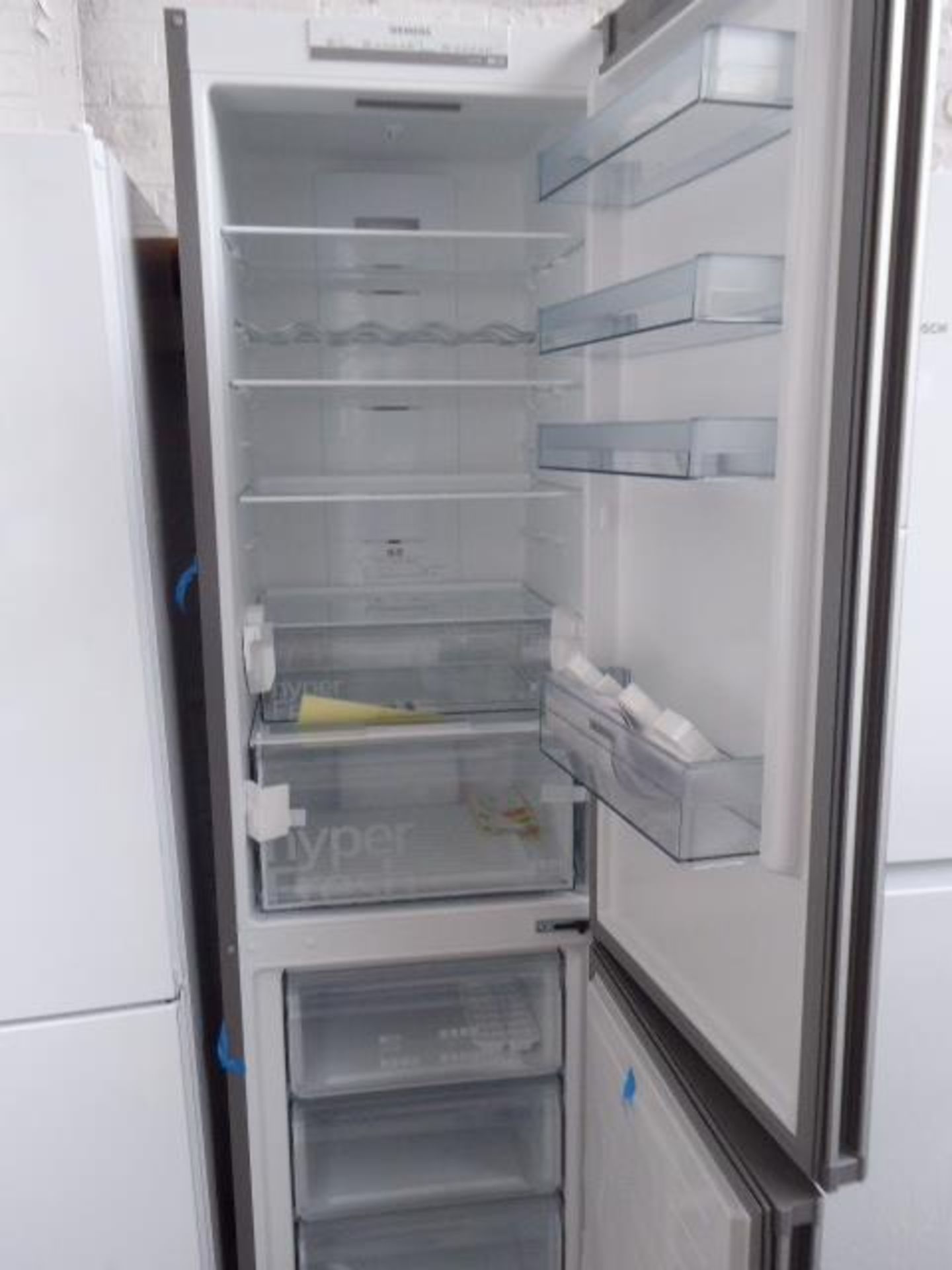 KG39NVIEC-B Siemens Free-standing fridge-freezer - Image 4 of 4