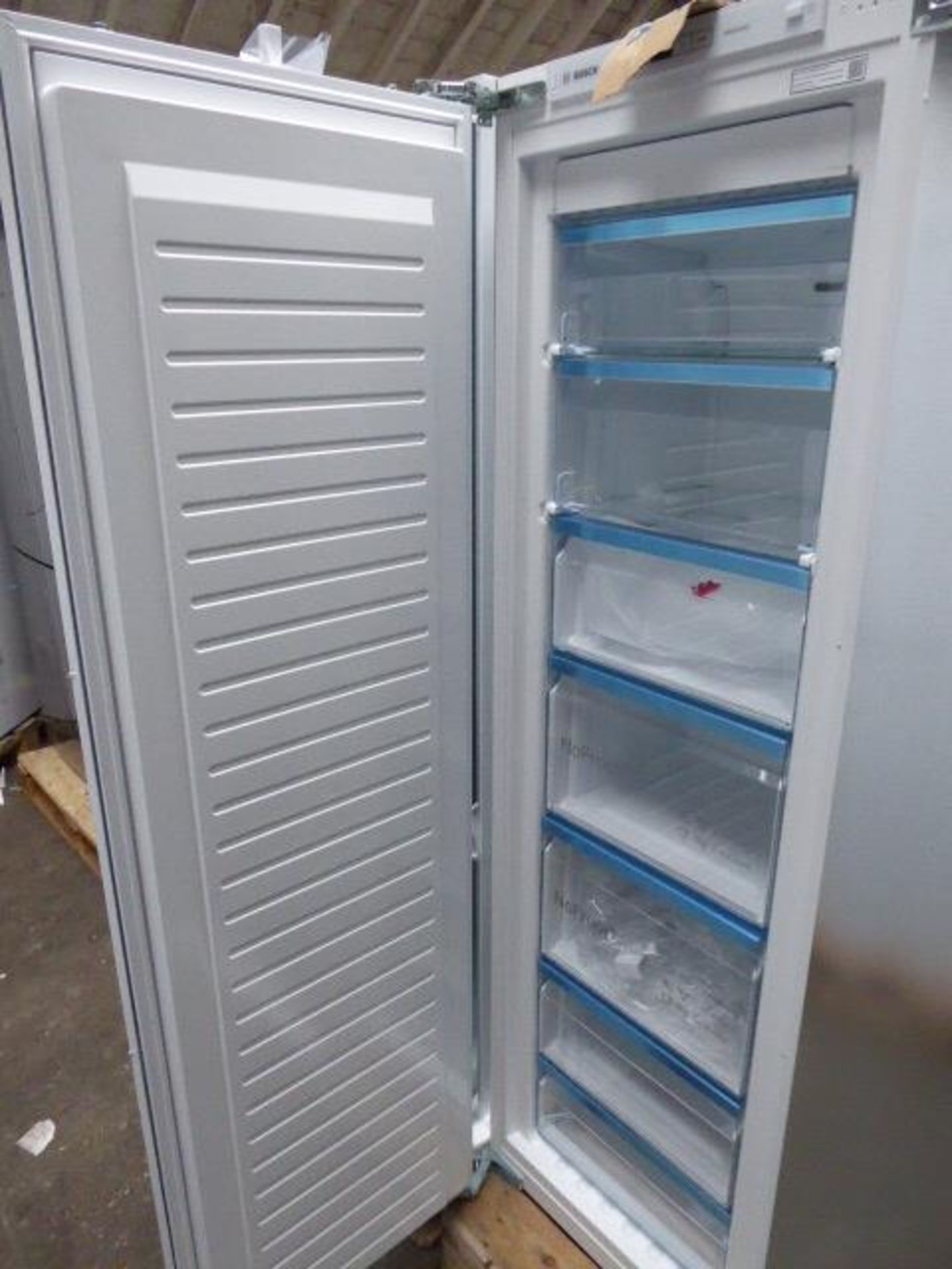 GIN81AEF0GB Bosch Built-in upright freezer - Image 2 of 2