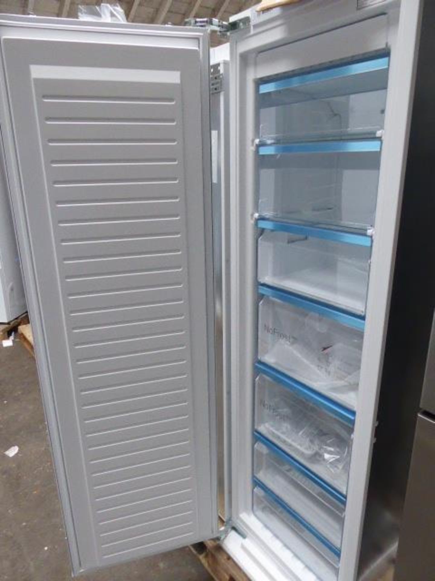 GIN81AEF0GB Bosch Built-in upright freezer - Image 2 of 2