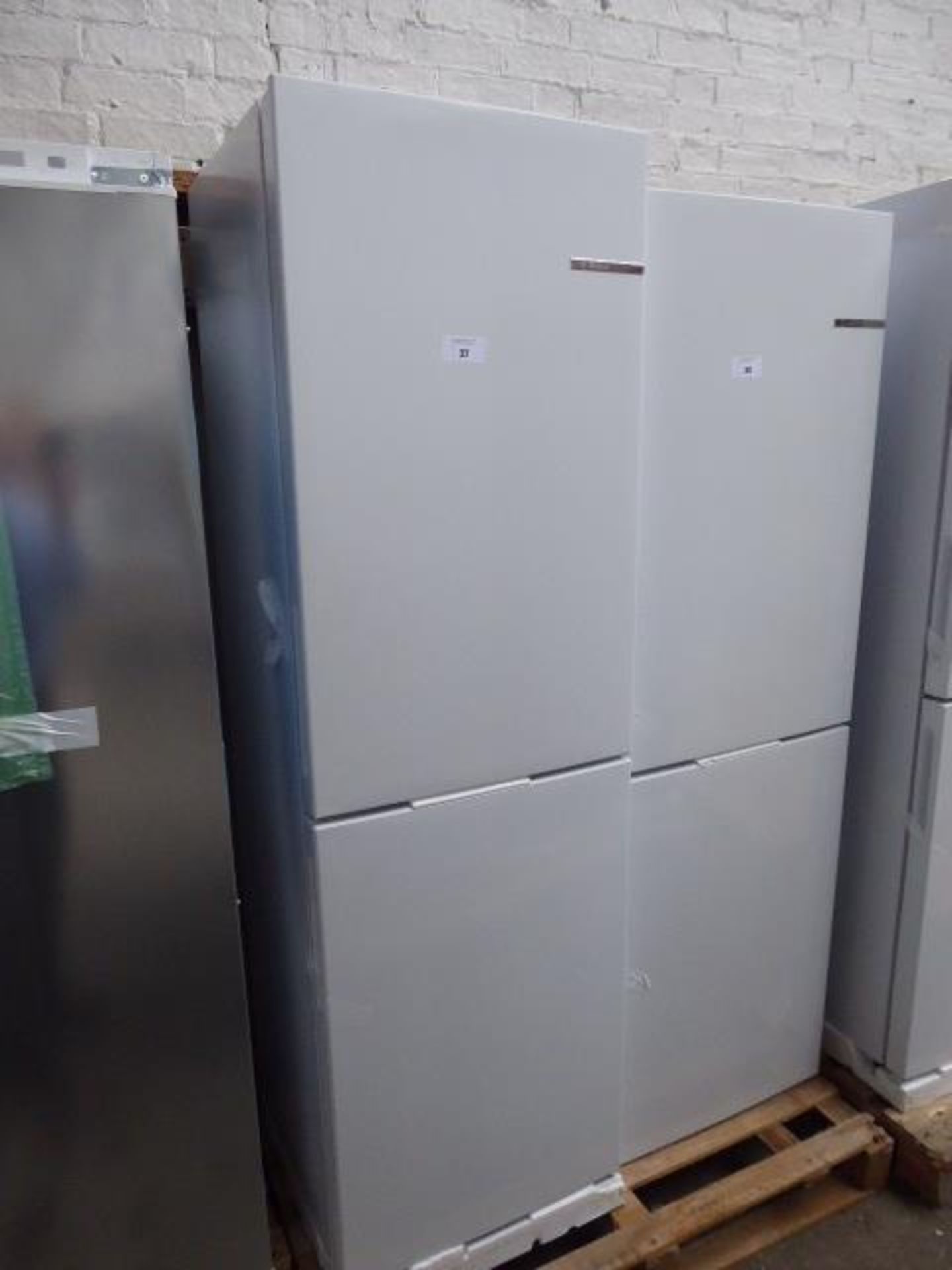 KGN27NWFAGB Bosch Free-standing fridge-freezer