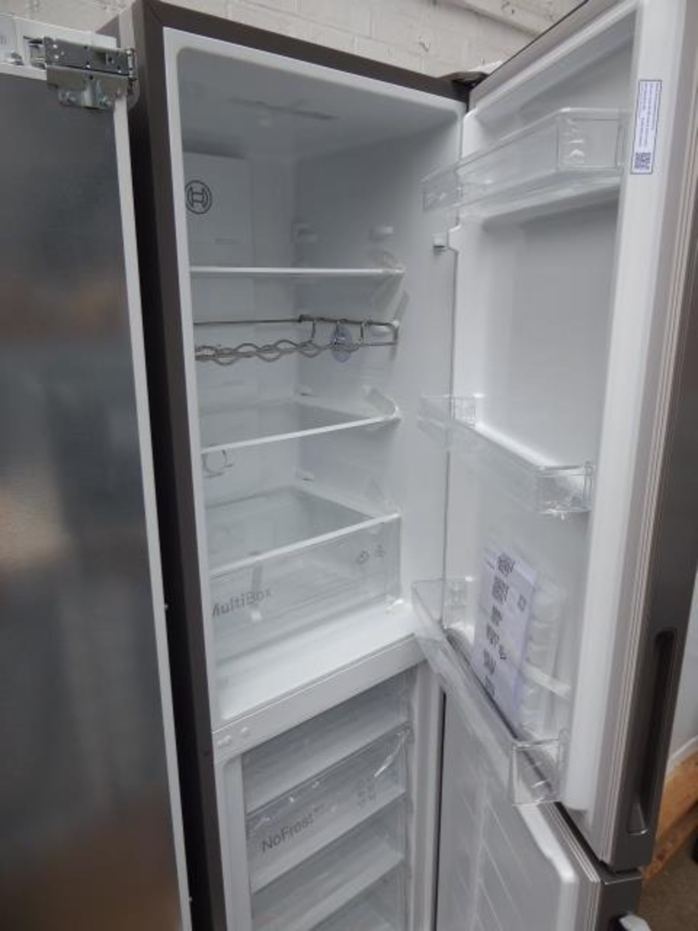 KGN27NLFAGB Bosch Free-standing fridge-freezer - Image 2 of 2