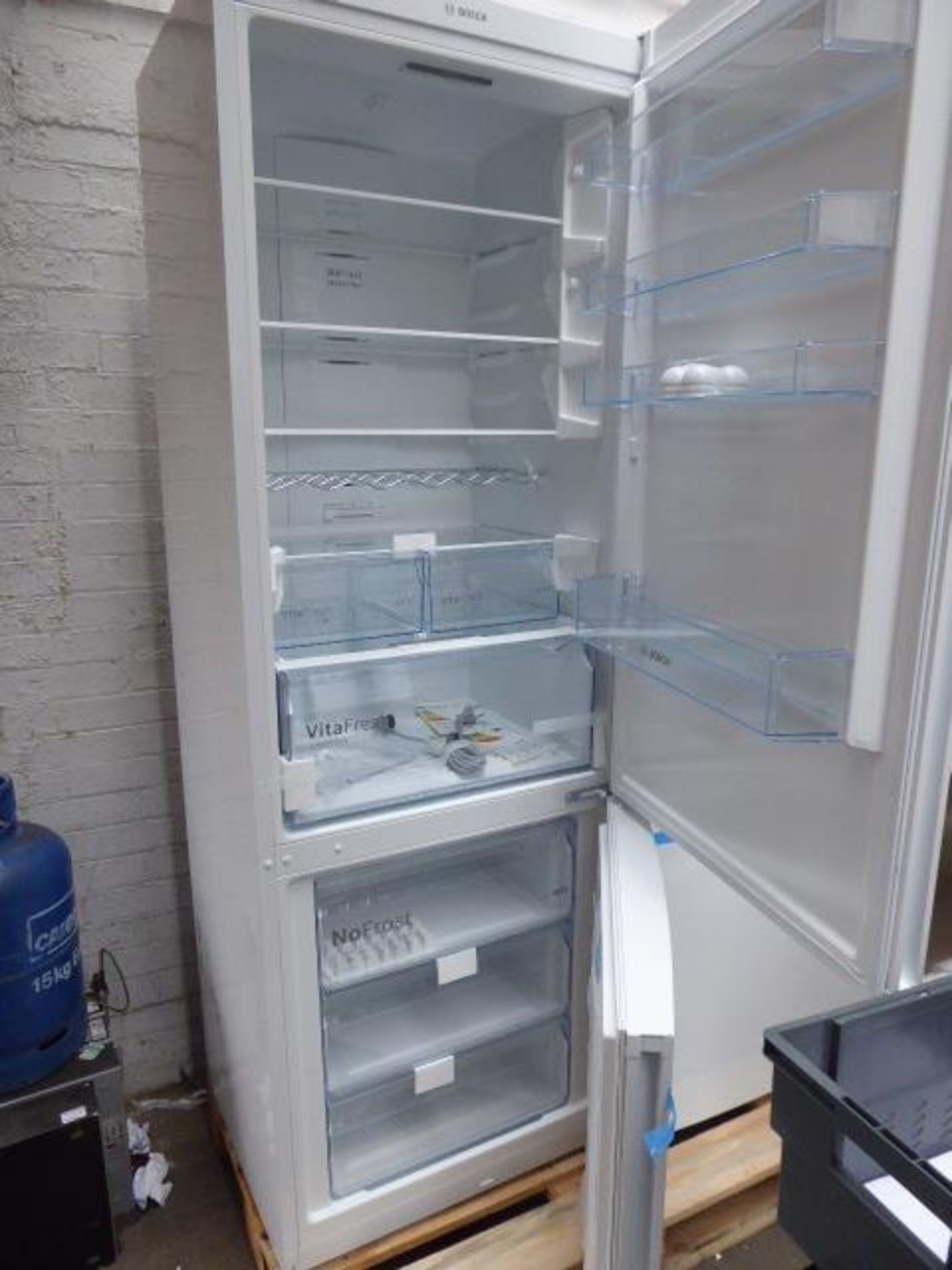 KGN49XWEA-B Bosch Free-standing fridge-freezer - Image 2 of 2