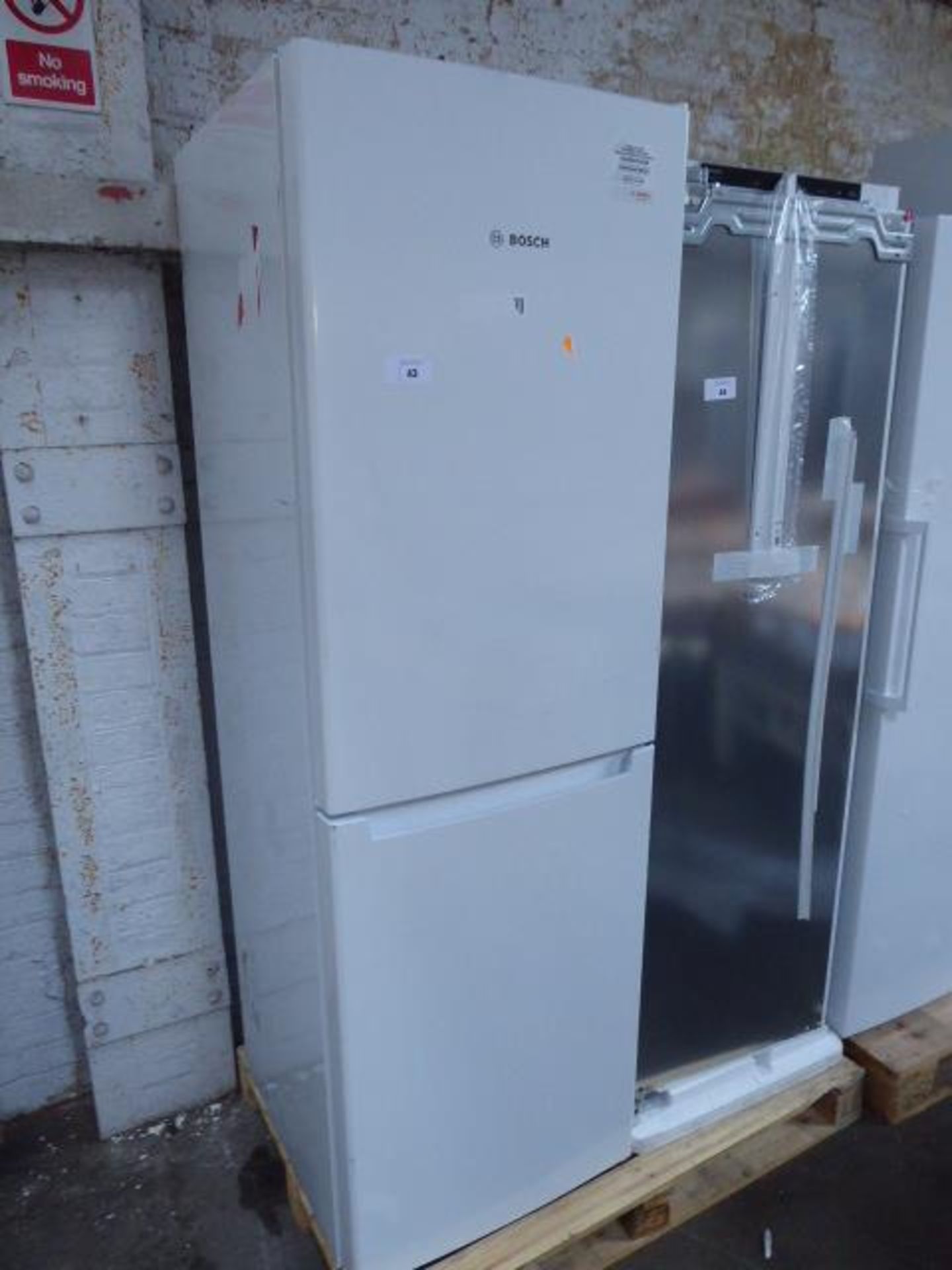 KGN34NWEAGB Bosch Free-standing fridge-freezer