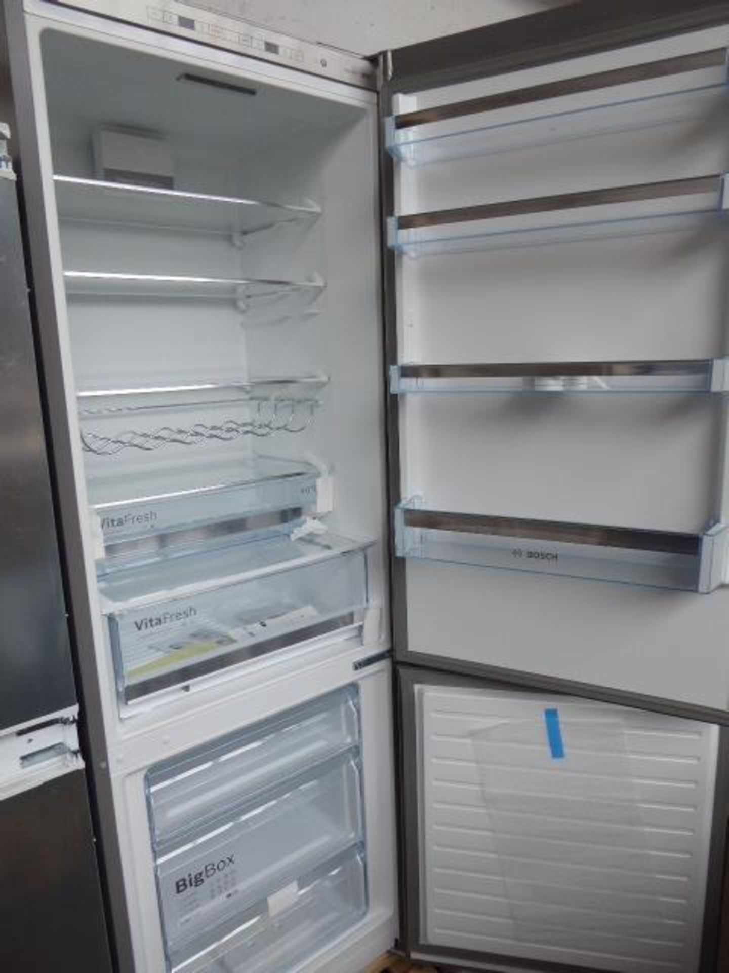 KGE49AICAGB Bosch Free-standing fridge-freezer - Image 2 of 3