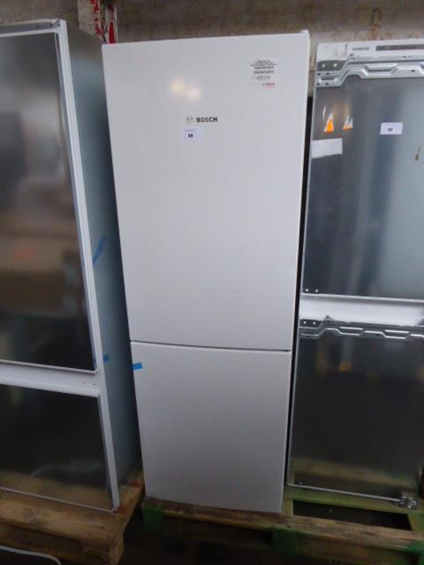 KGV336WEAGB Bosch Free-standing fridge-freezer