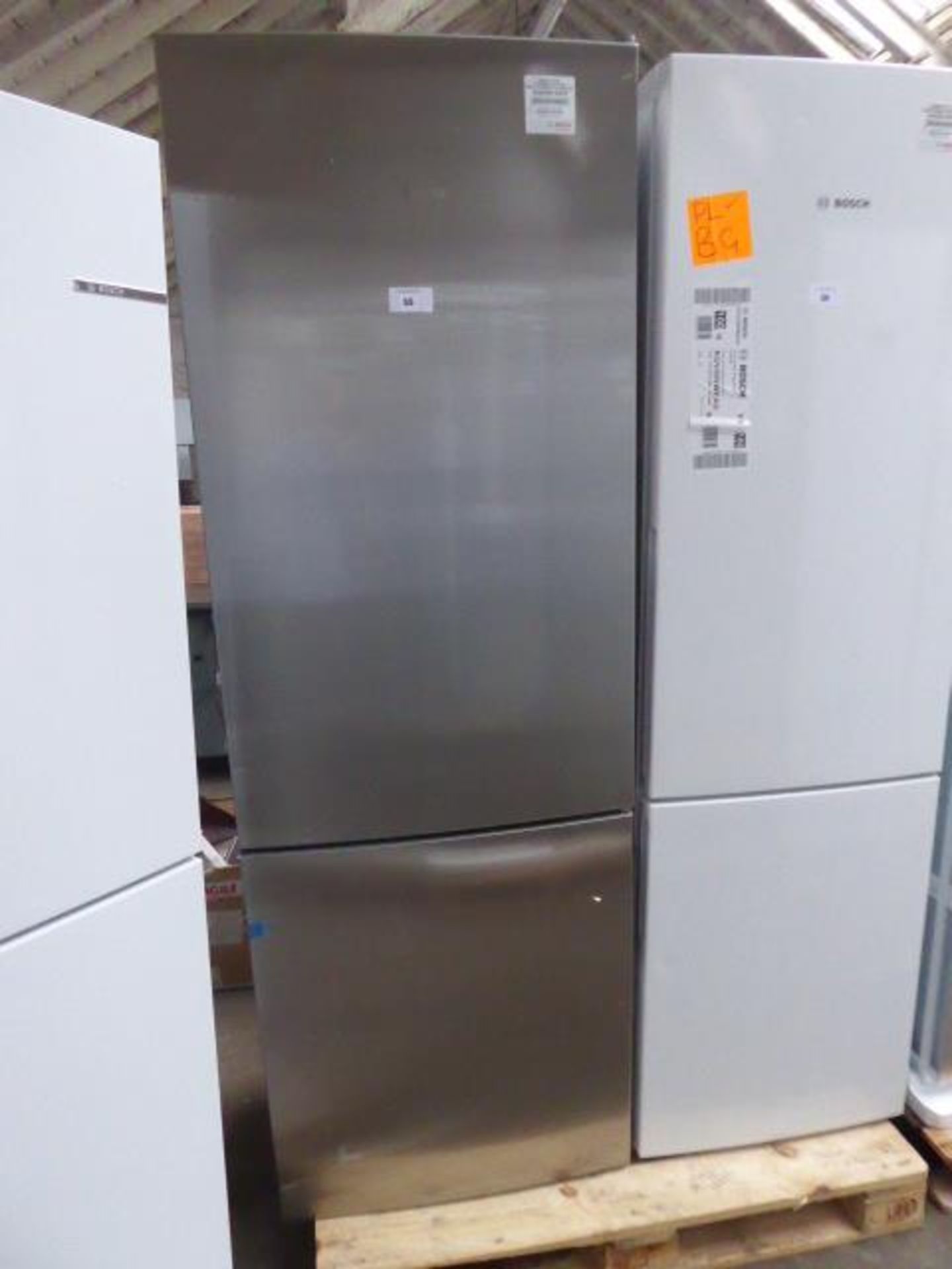 KGE49AICAGB Bosch Free-standing fridge-freezer