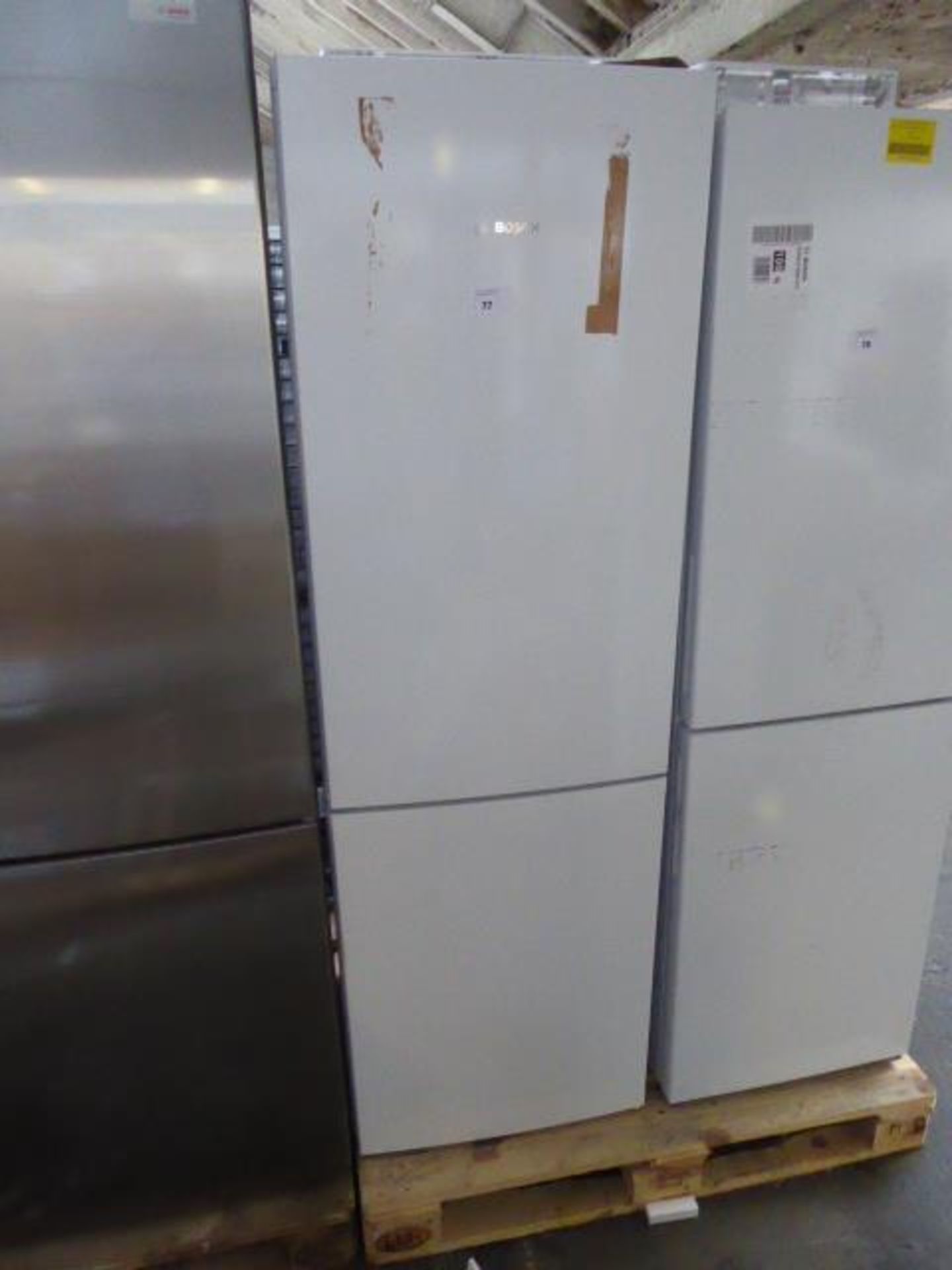 KGN36VWEAGB Bosch Free-standing fridge-freezer