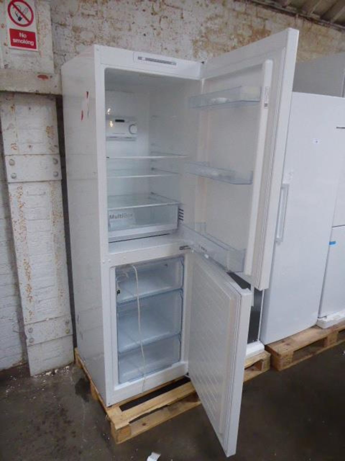 KGN34NWEAGB Bosch Free-standing fridge-freezer - Image 3 of 3