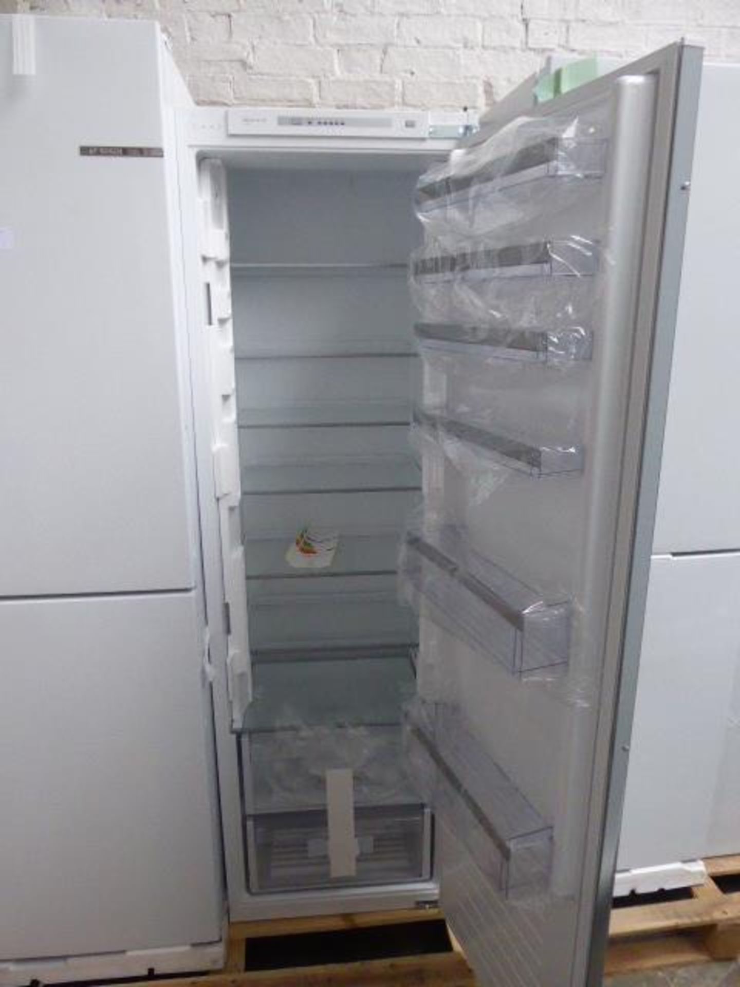 KI1812SF0GB Neff Built-in larder fridge - Image 2 of 2