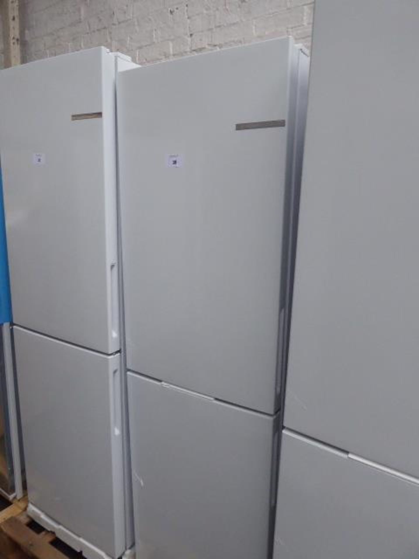 KGN27NWFAGB Bosch Free-standing fridge-freezer