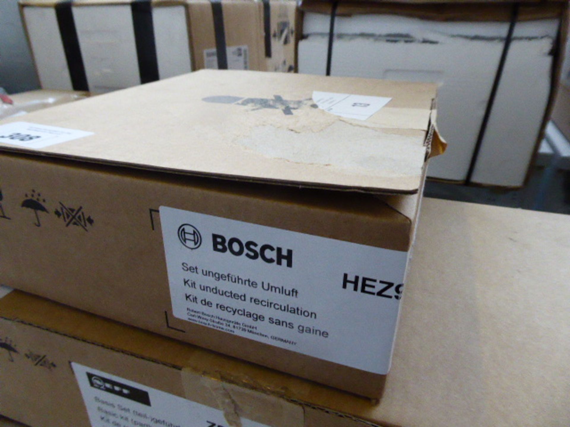 HEZ9VRUD0-B Bosch Kit Unducted Recirculation - Image 2 of 2