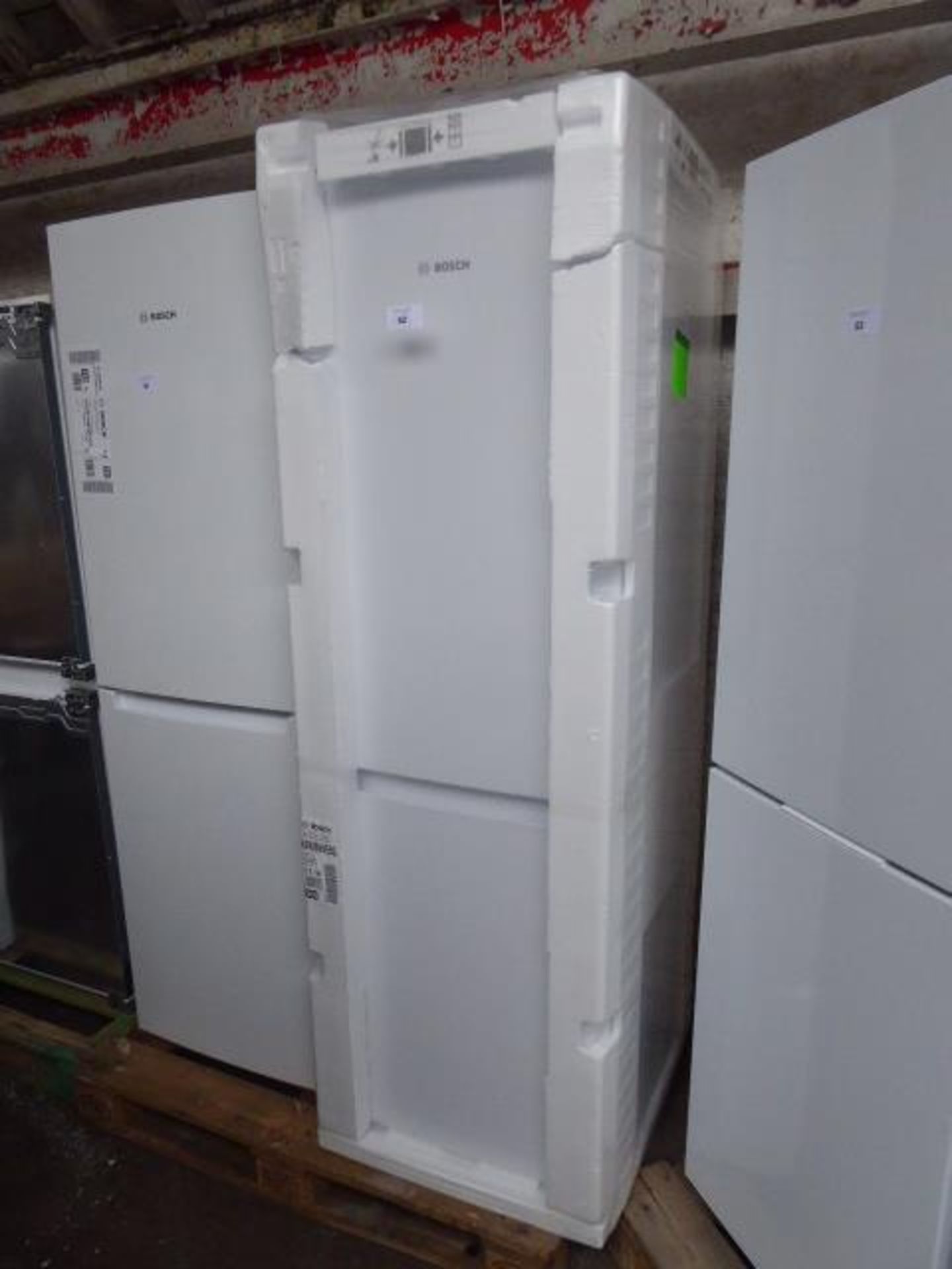 KGN36NWEBGB Bosch Free-standing fridge-freezer