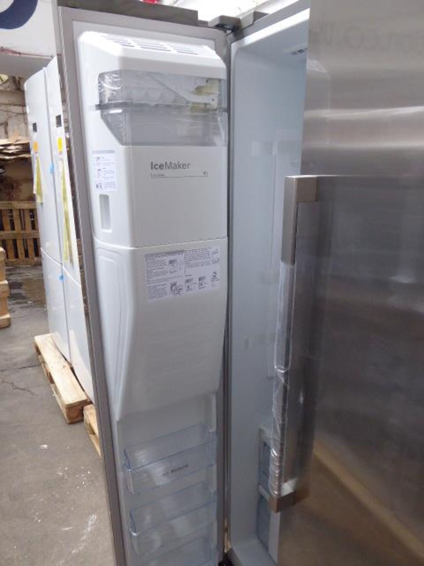 KAI93VIFPGB Bosch Side-by-side fridge-freezer - Image 3 of 3