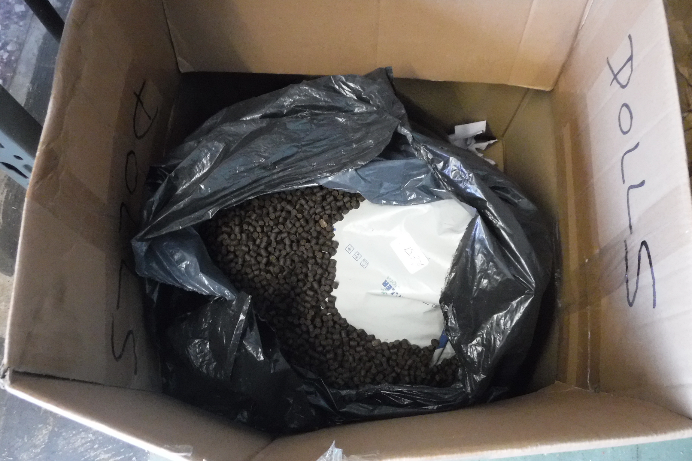 Bag of fishing bait pellets - Image 4 of 4