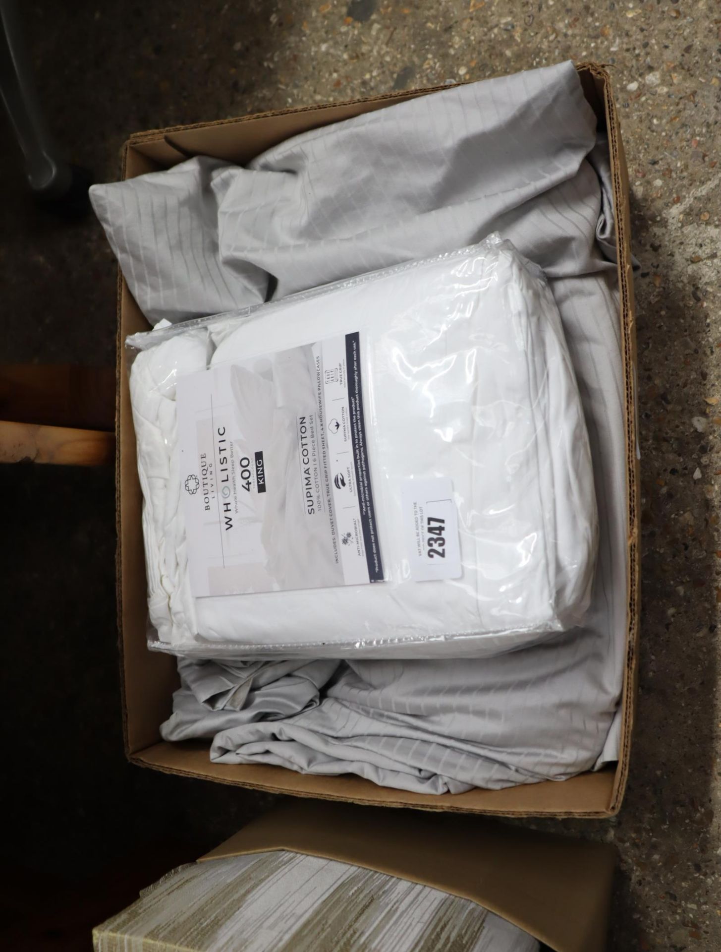 Box containing loose linen and bedding sets - Image 3 of 4