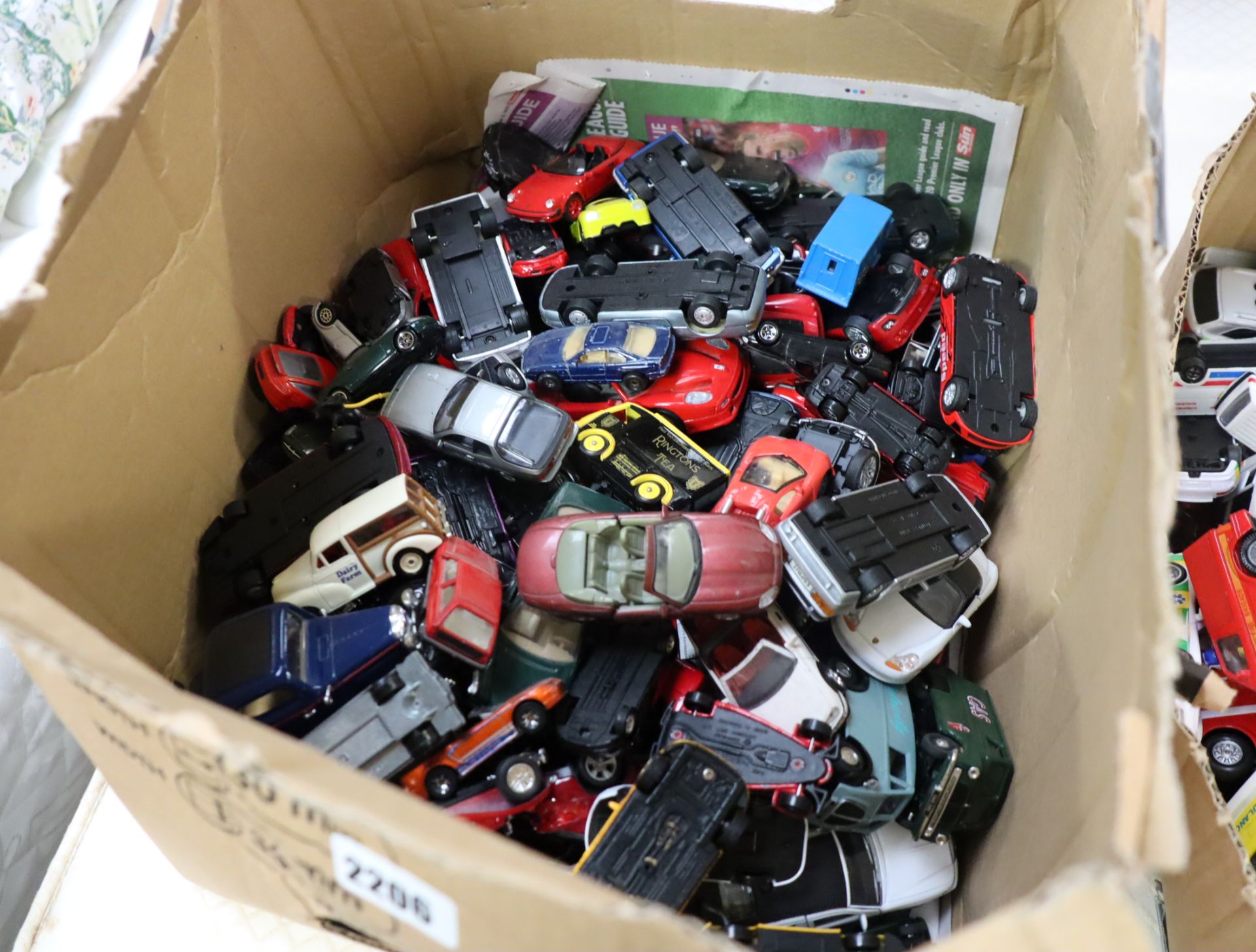 Box containing mixed pre loved sports cars and other die cast vehicles - Image 2 of 4