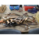 Quantity of vintage hand tools incl. saws, drills, square, etc.