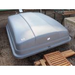 Car roof box