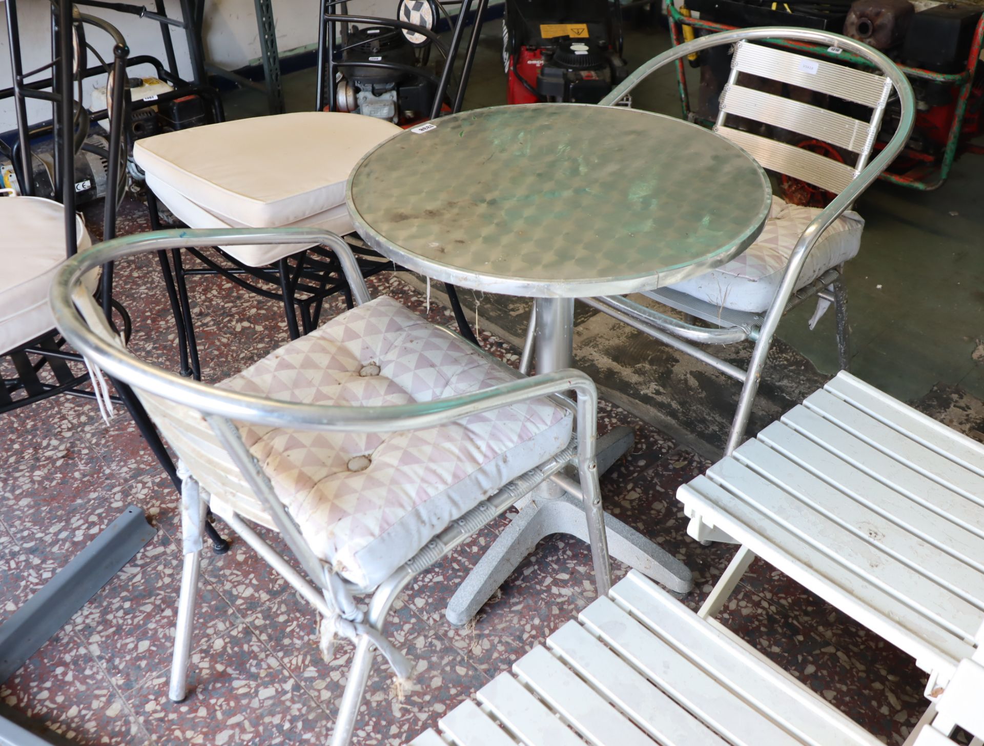 (1020) Aluminium bistro table with 2 matching chairs