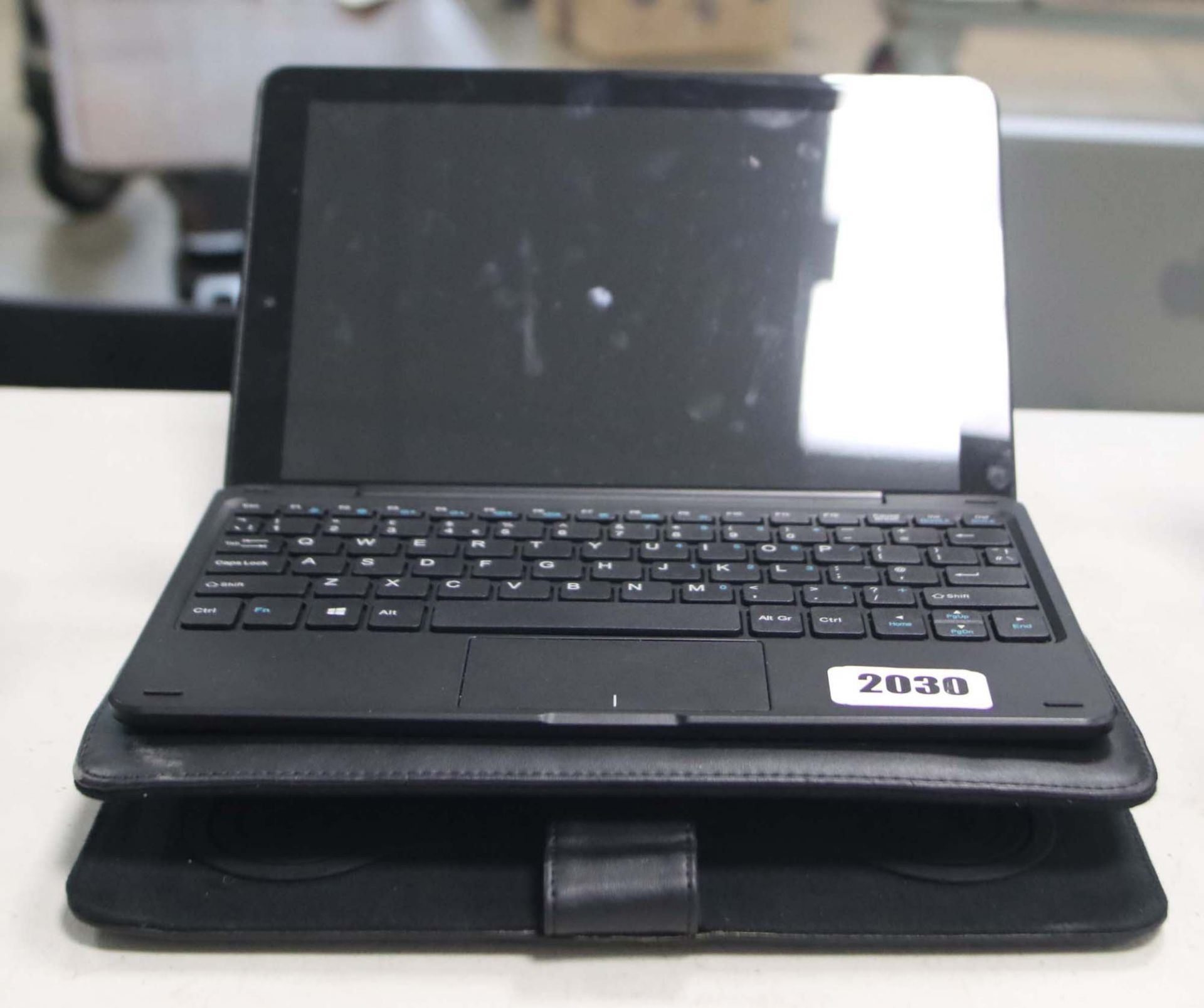 2211 - Lynix 1010B tablet 1.1 unit with attachable keyboard, Intel Atom processor, 2gb ram, 32gb