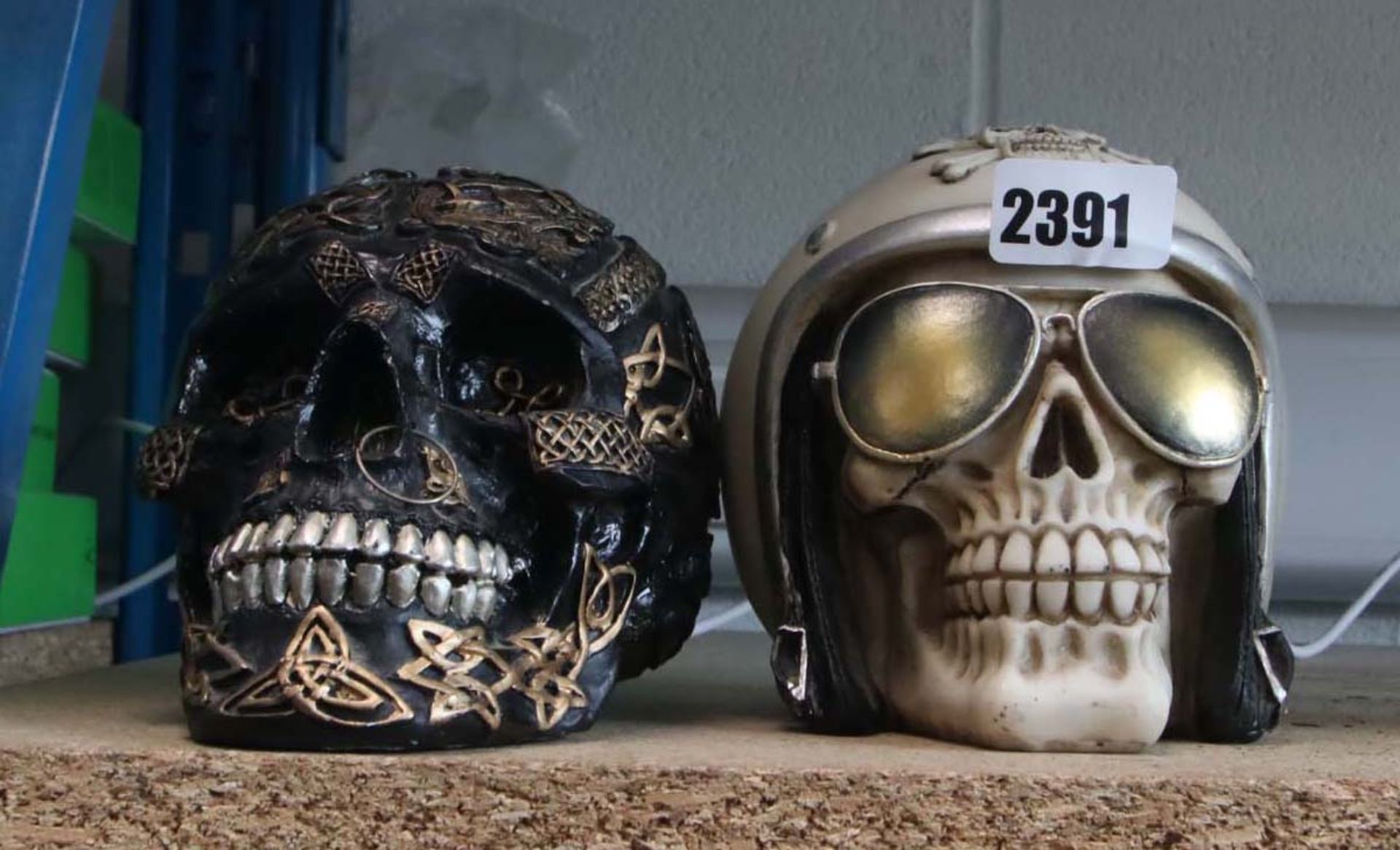 2 decorative novelty skulls