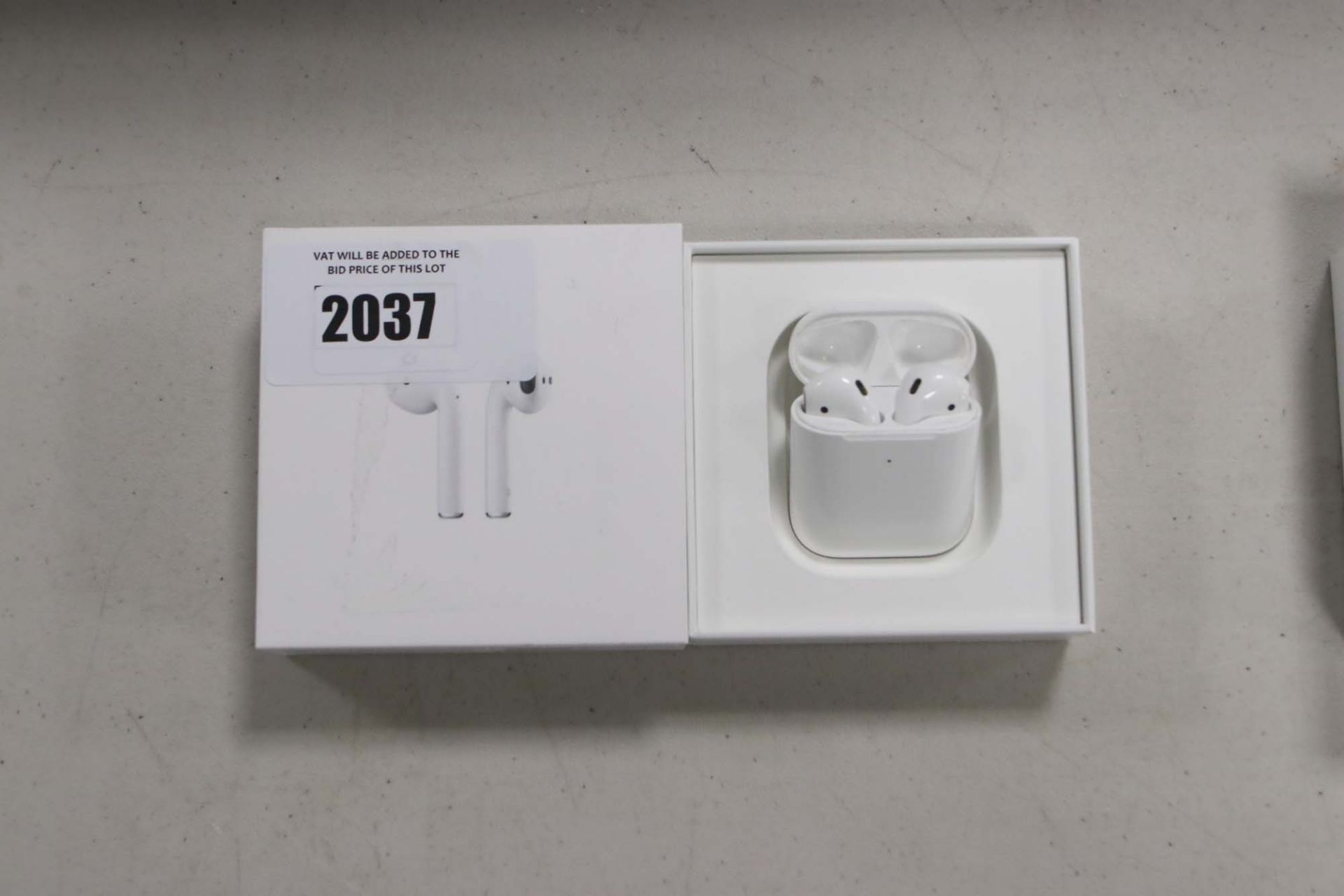 Apple AirPods 2nd gen with wireless charging case and box