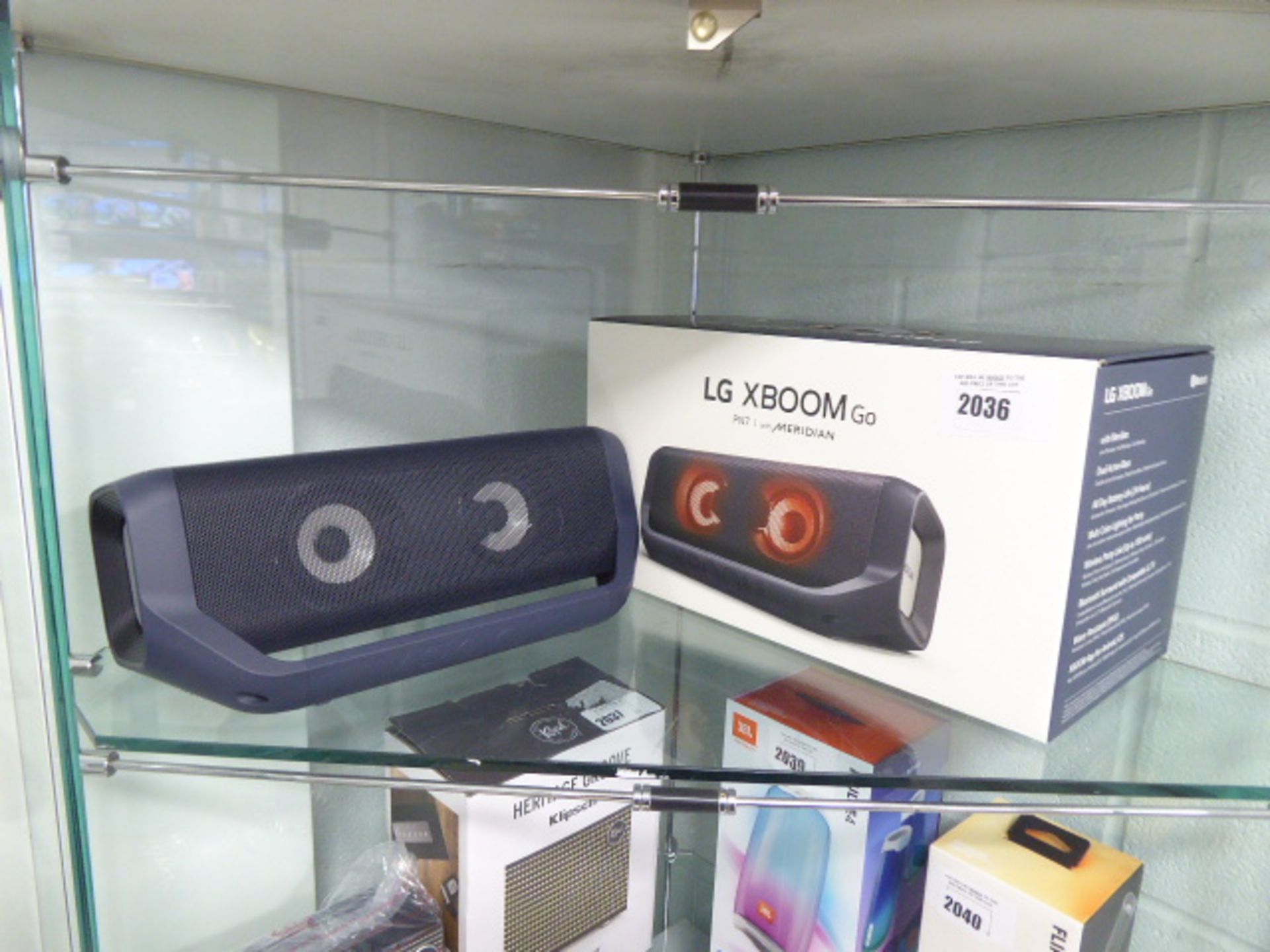 LG Xboom PN7 Meridian bluetooth speaker with box