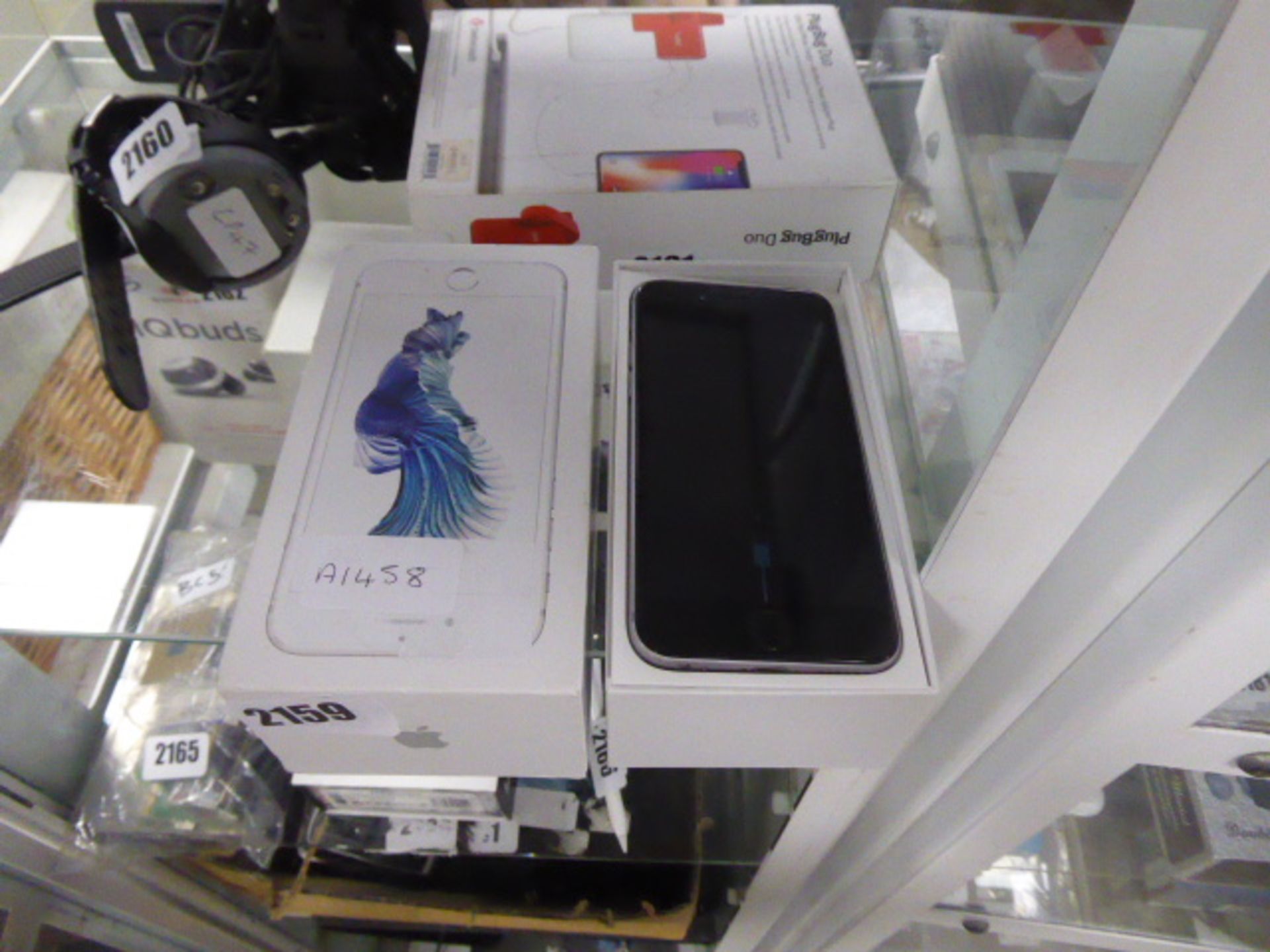 2215 - Apple iPhone 6S with box