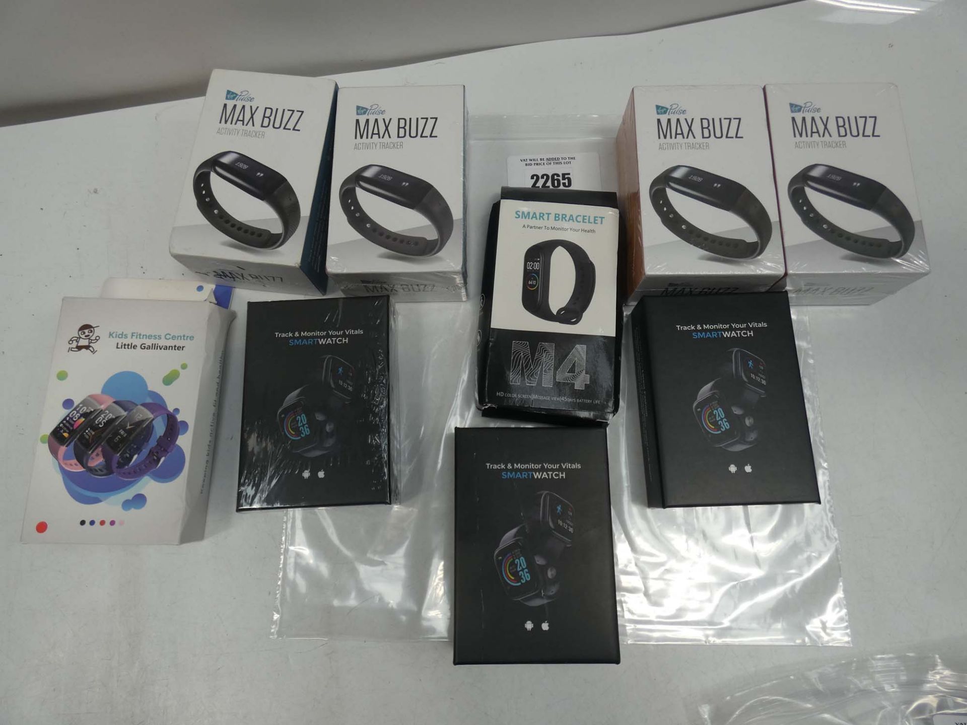Quantity of smartwatches and fitness trackers