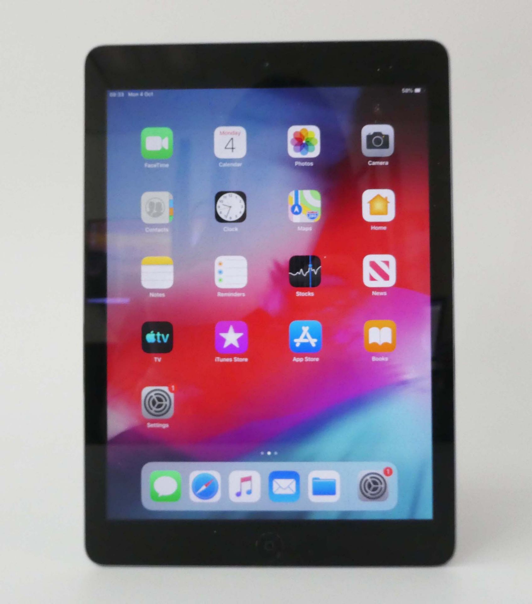 iPad Air A1474 64GB Space Grey tablet