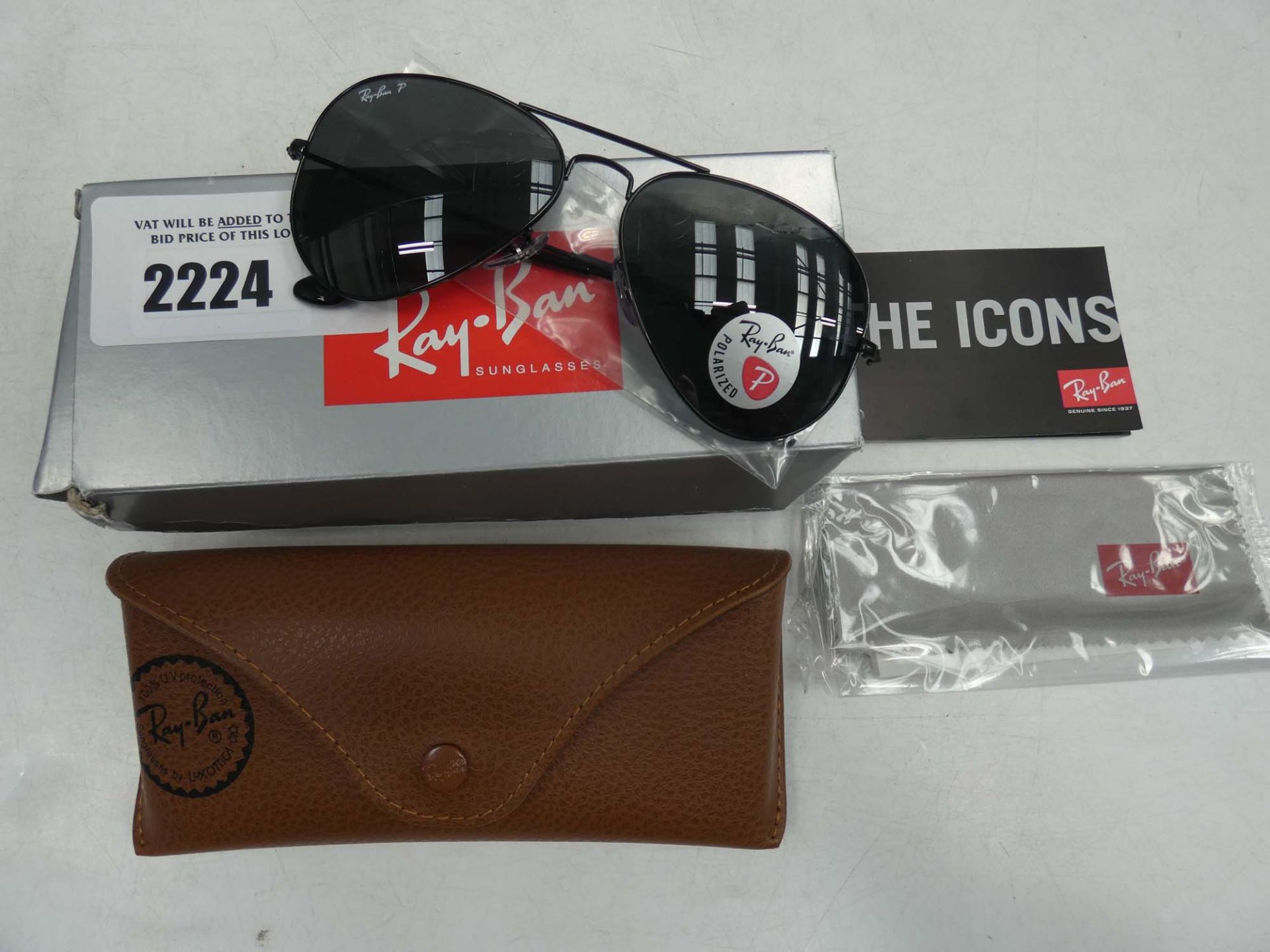 Ray-Ban RB 3025 black aviators with case and box