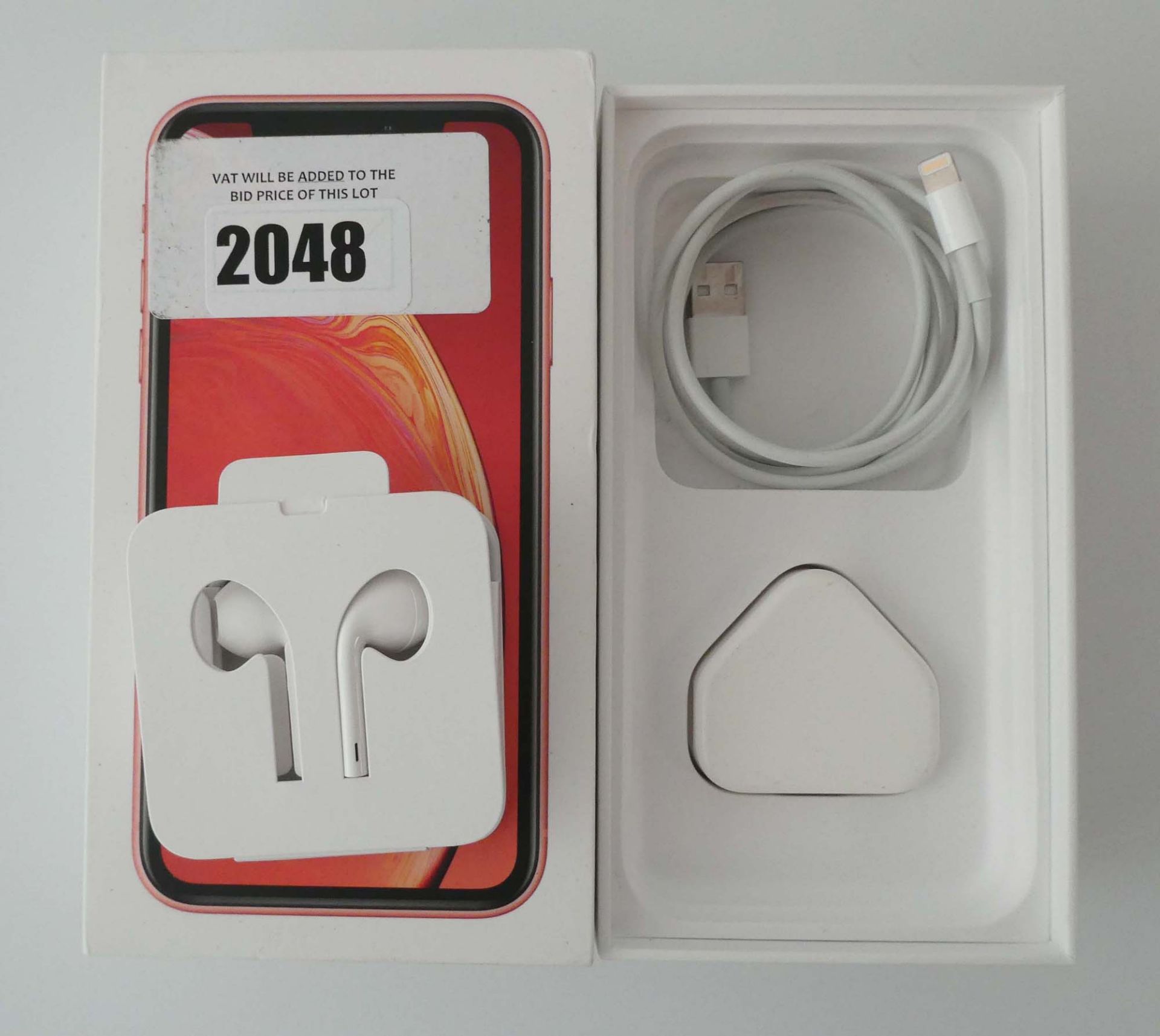iPhone XR 64GB Coral smartphone with box, charger and EarPods - Image 2 of 2