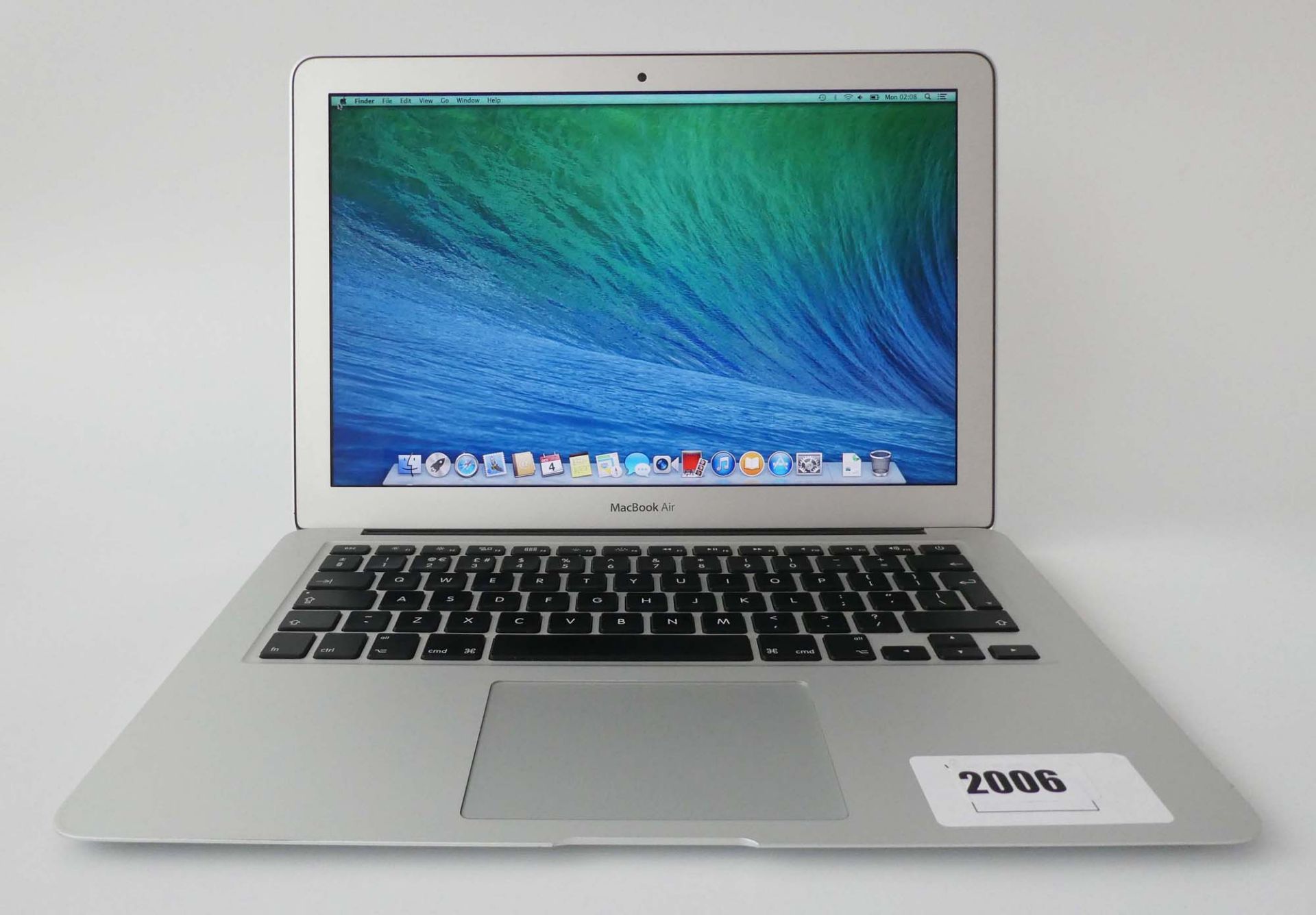 MacBook Air A1466 2014 13'' laptop with Intel i5 1.3GHz, 4GB RAM, Intel HD Graphics 5000, 128GB - Image 2 of 3