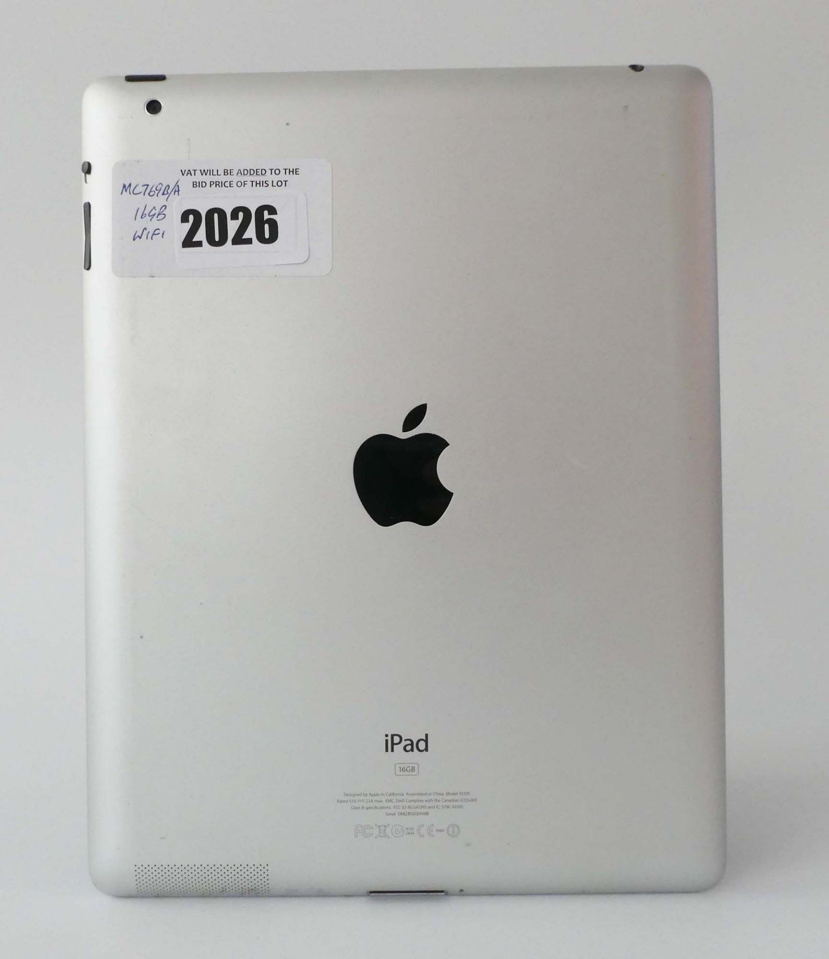 iPad A1395 16GB Silver tablet with charging cable - Image 2 of 2