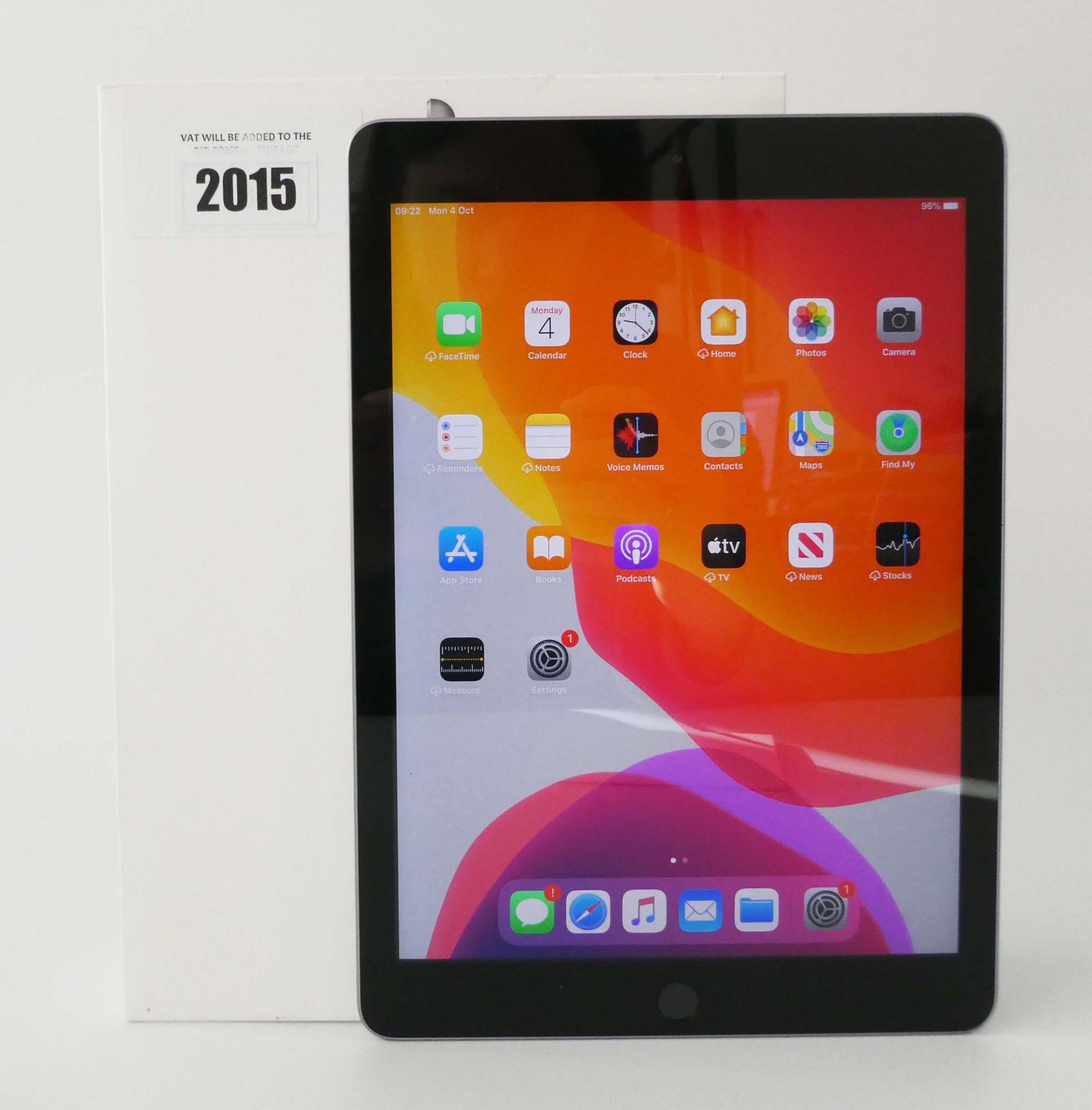 iPad A1822 32GB Space Grey tablet with box and charger