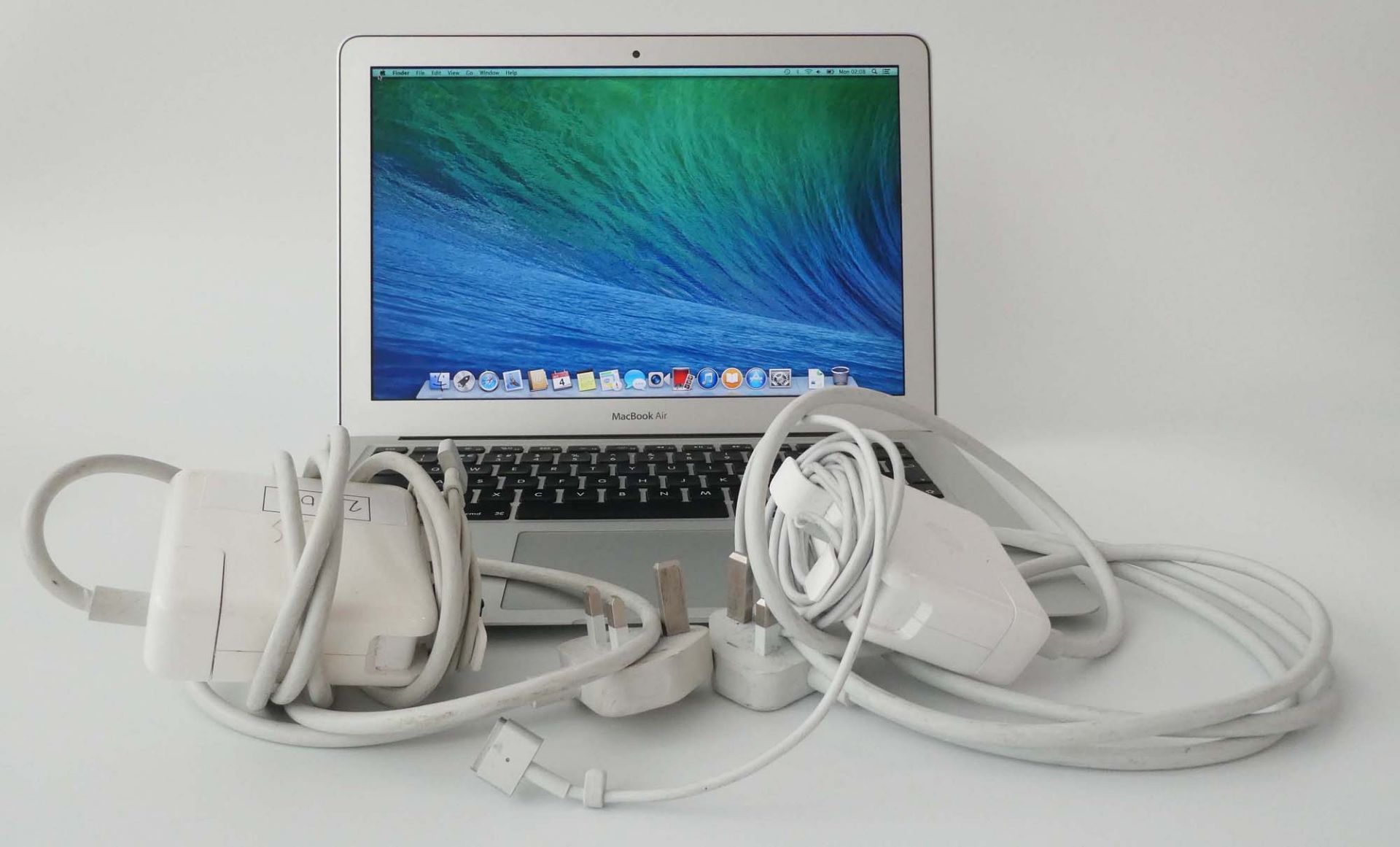 MacBook Air A1466 2014 13'' laptop with Intel i5 1.3GHz, 4GB RAM, Intel HD Graphics 5000, 128GB