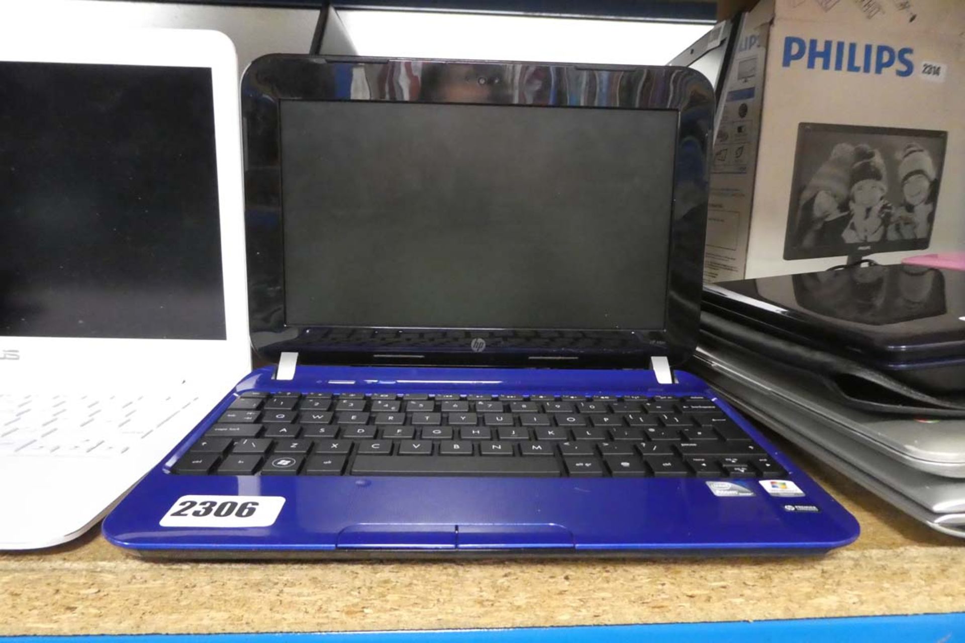 HP mini notebook Windows 7 star tradition sold for spare and repair with power supply